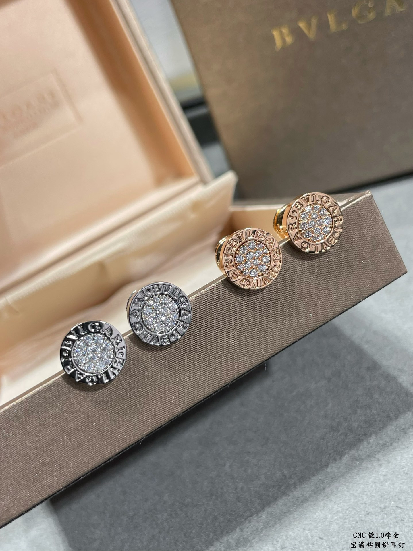 b*l*ai Di*m*nd round cake earrings