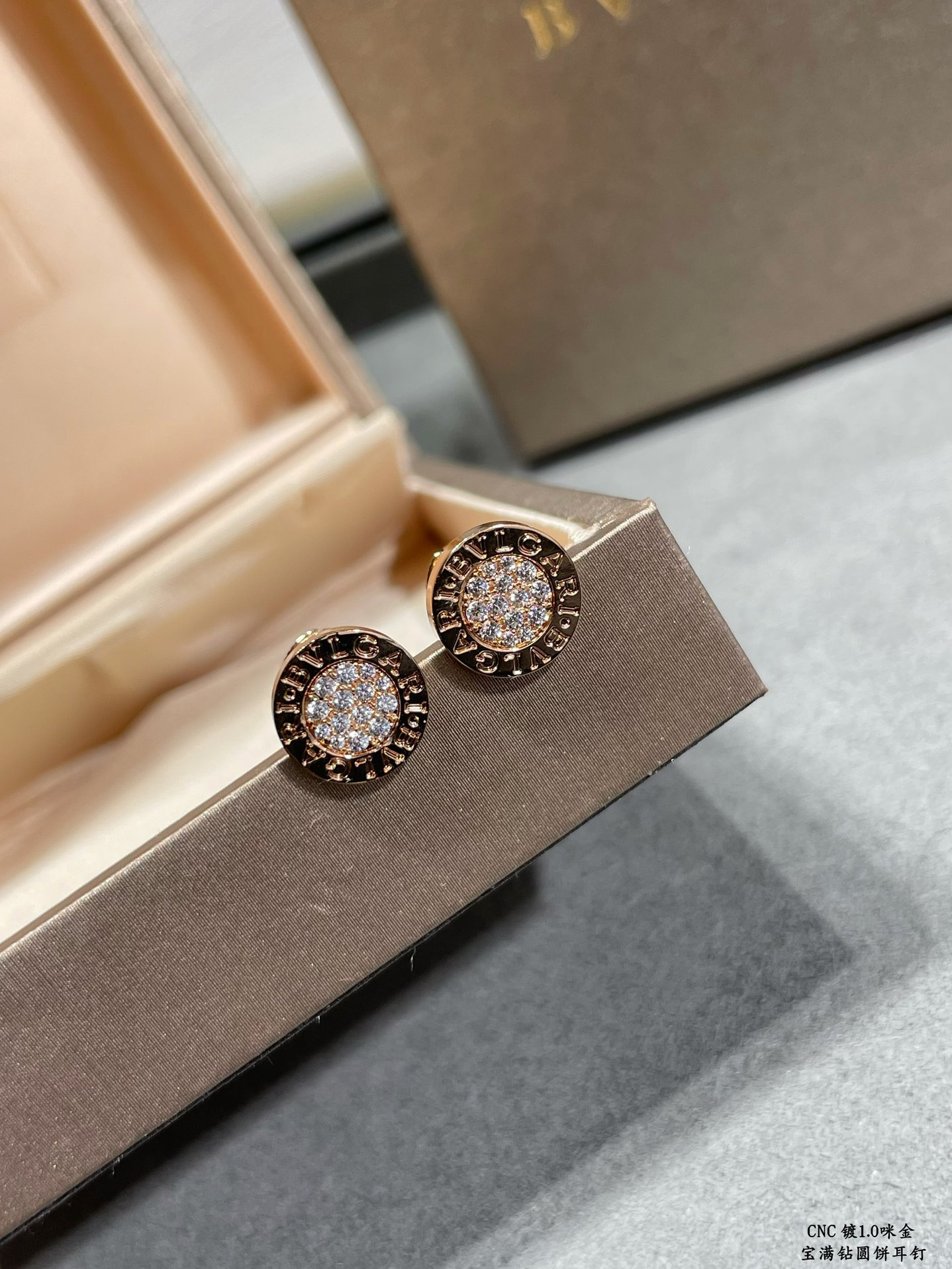 b*l*ai Di*m*nd round cake earrings