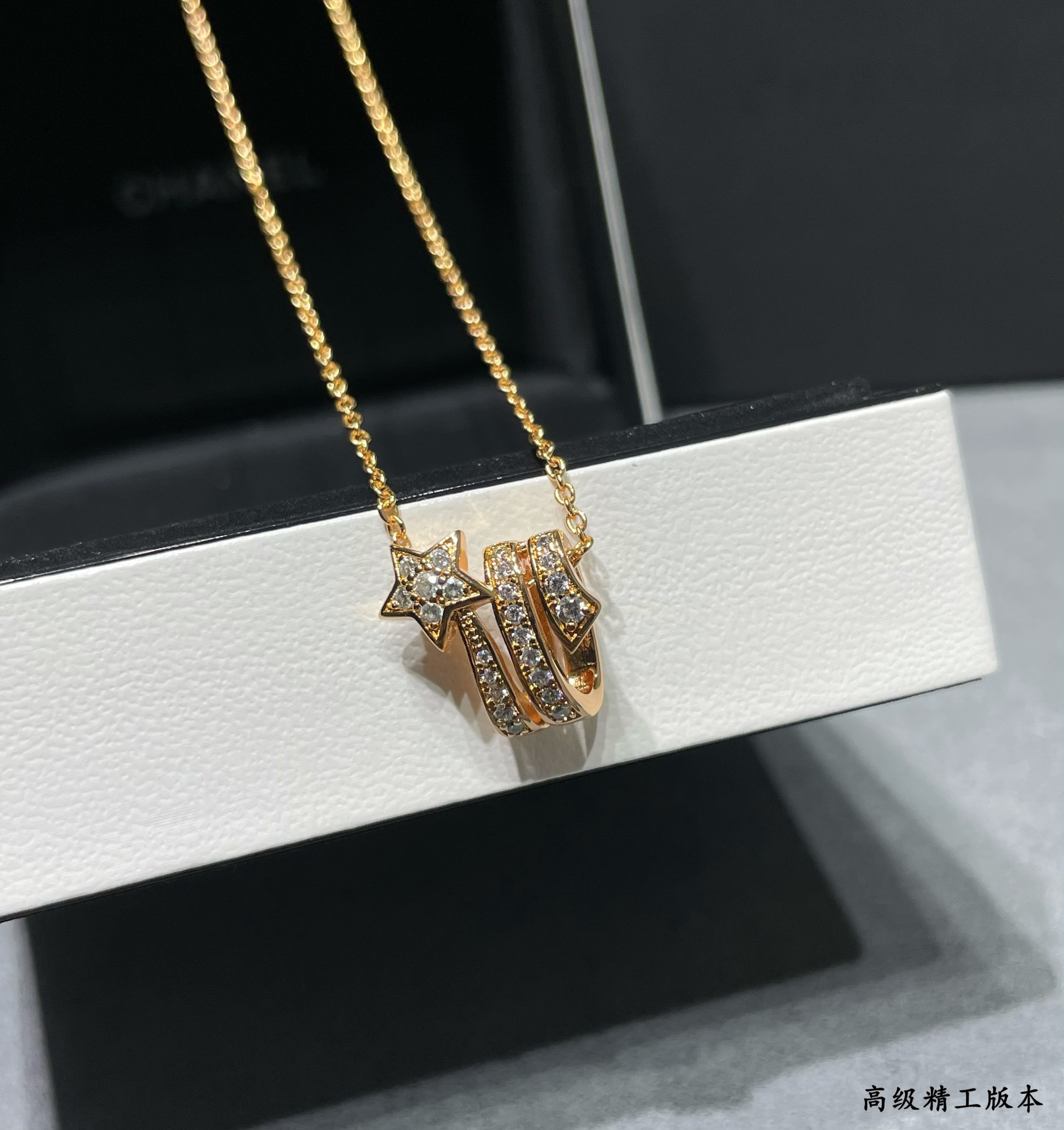Ch*el comet necklace