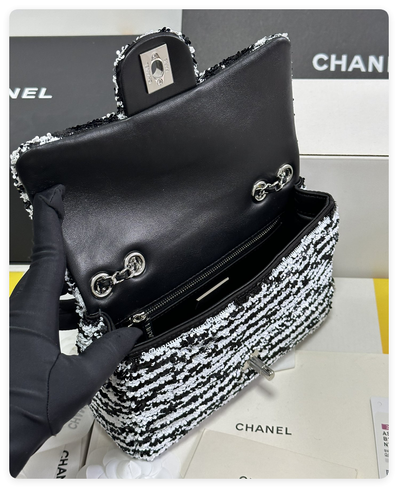 Ch*el sequin flap bag 14x21x8cm