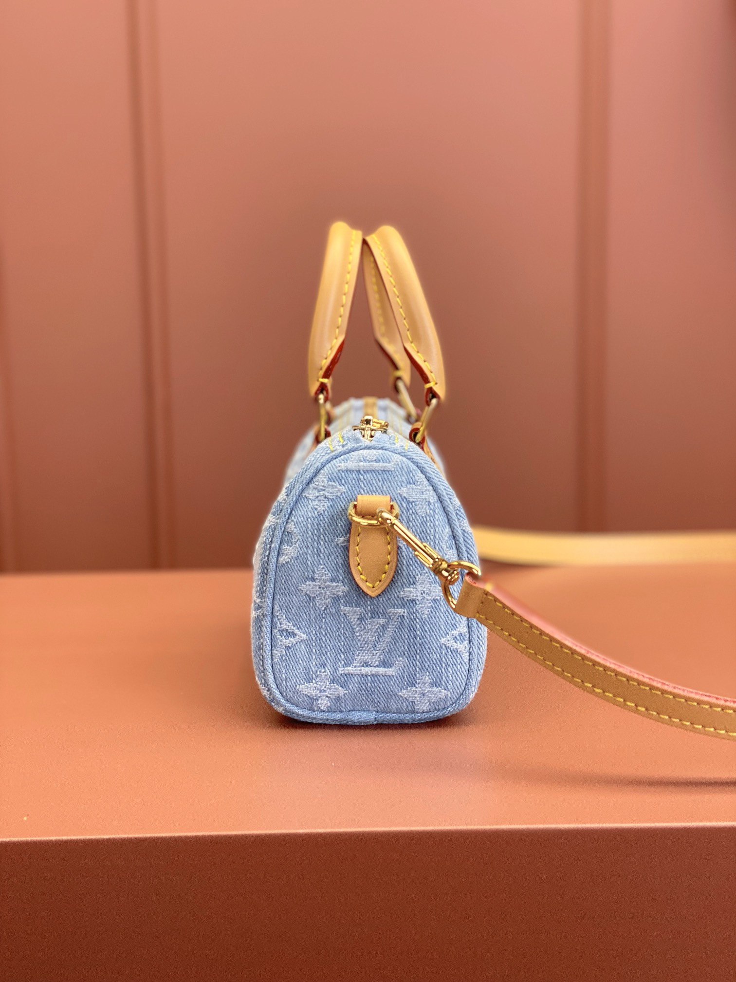 LV Nano Speedy M11212 6.3 x 3.9 x 3 in