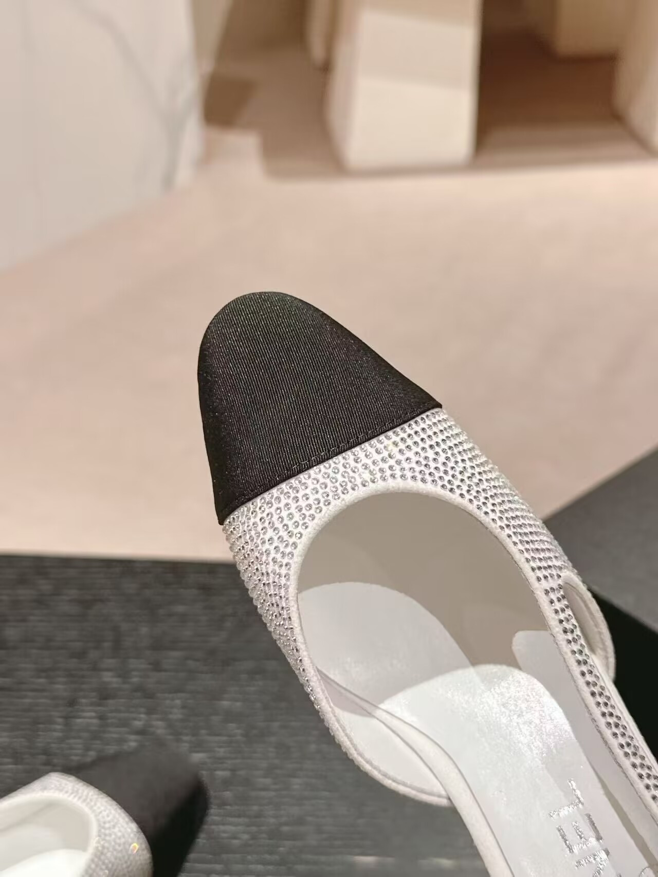 ua Ch*el slingbacks