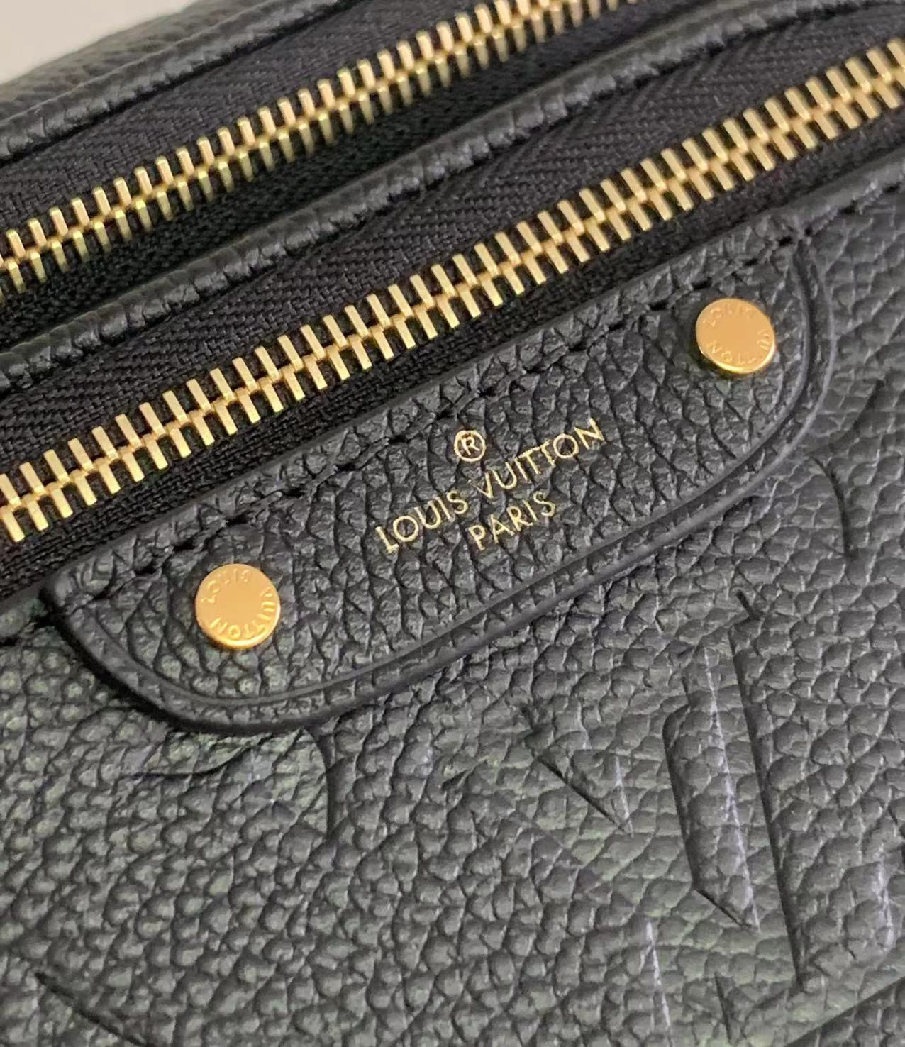 LV Mini Bumbag M46917 17x12x9.5CM