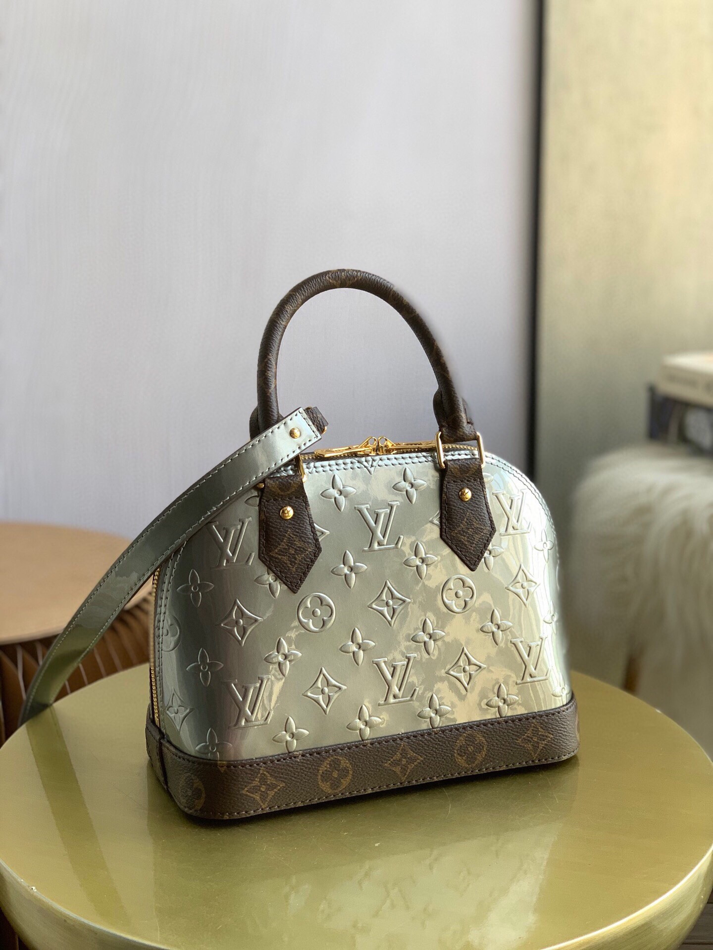LV ALMA BB M90584