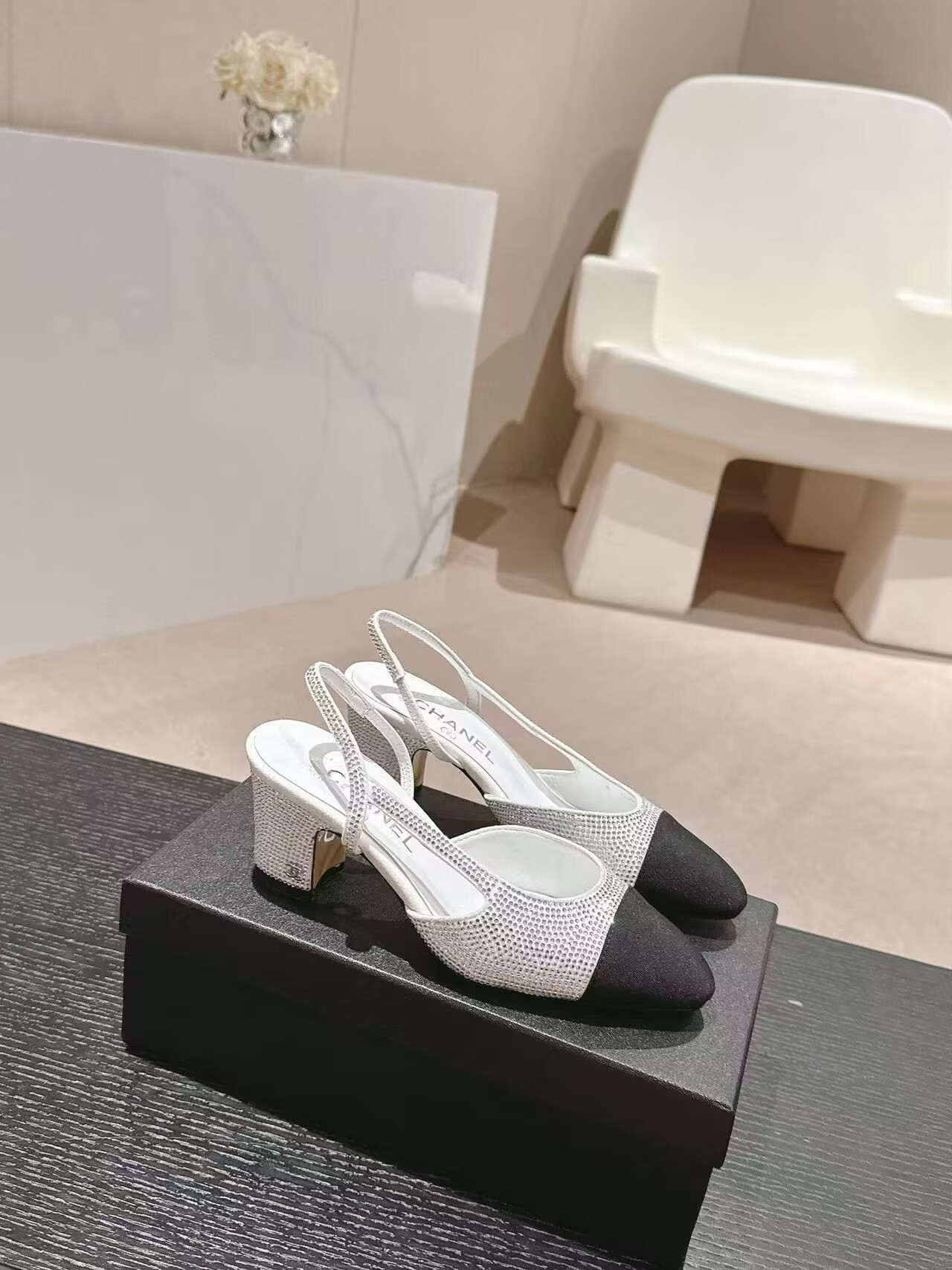 ua Ch*el slingbacks