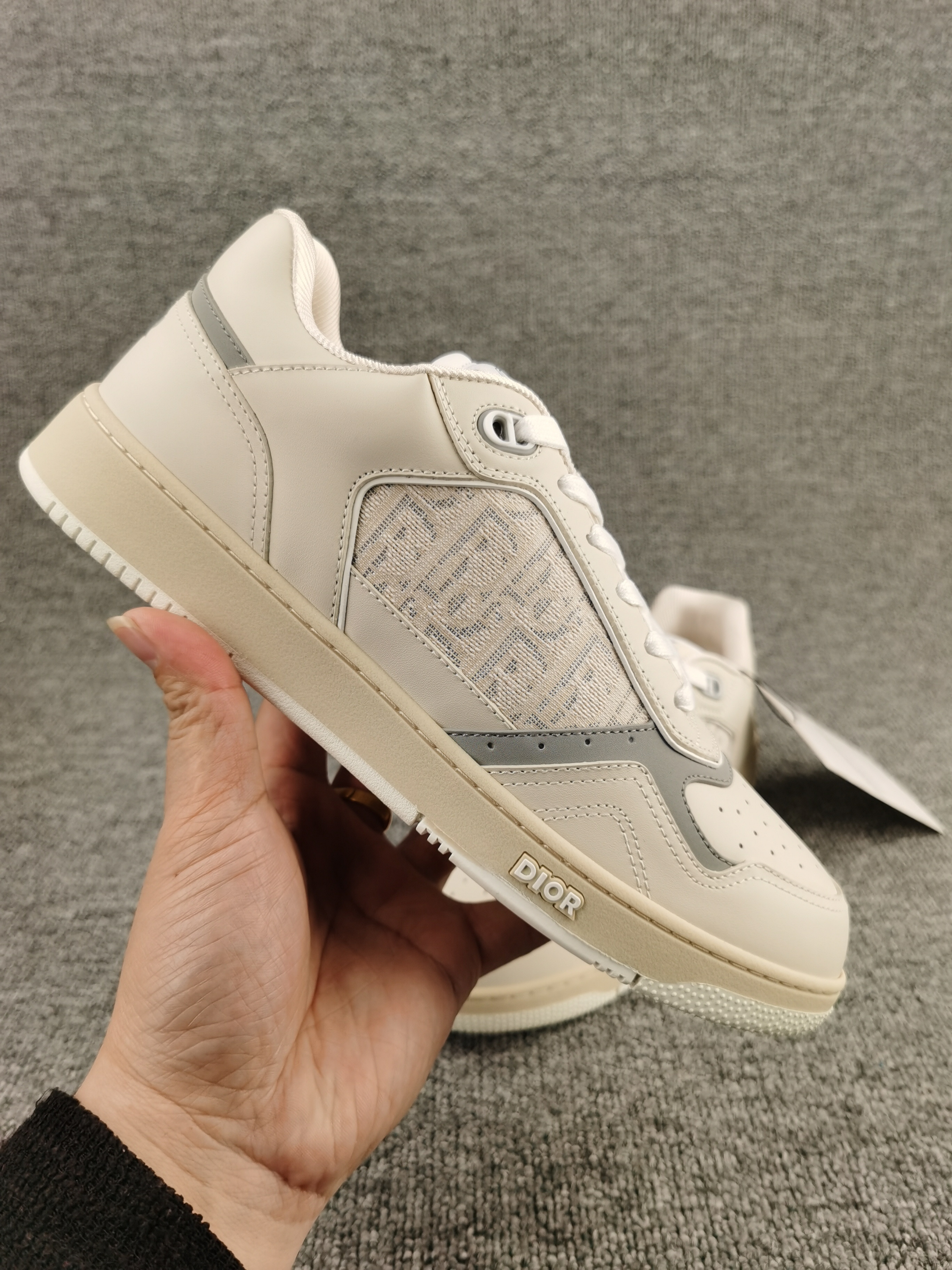 ua D*or sneaker