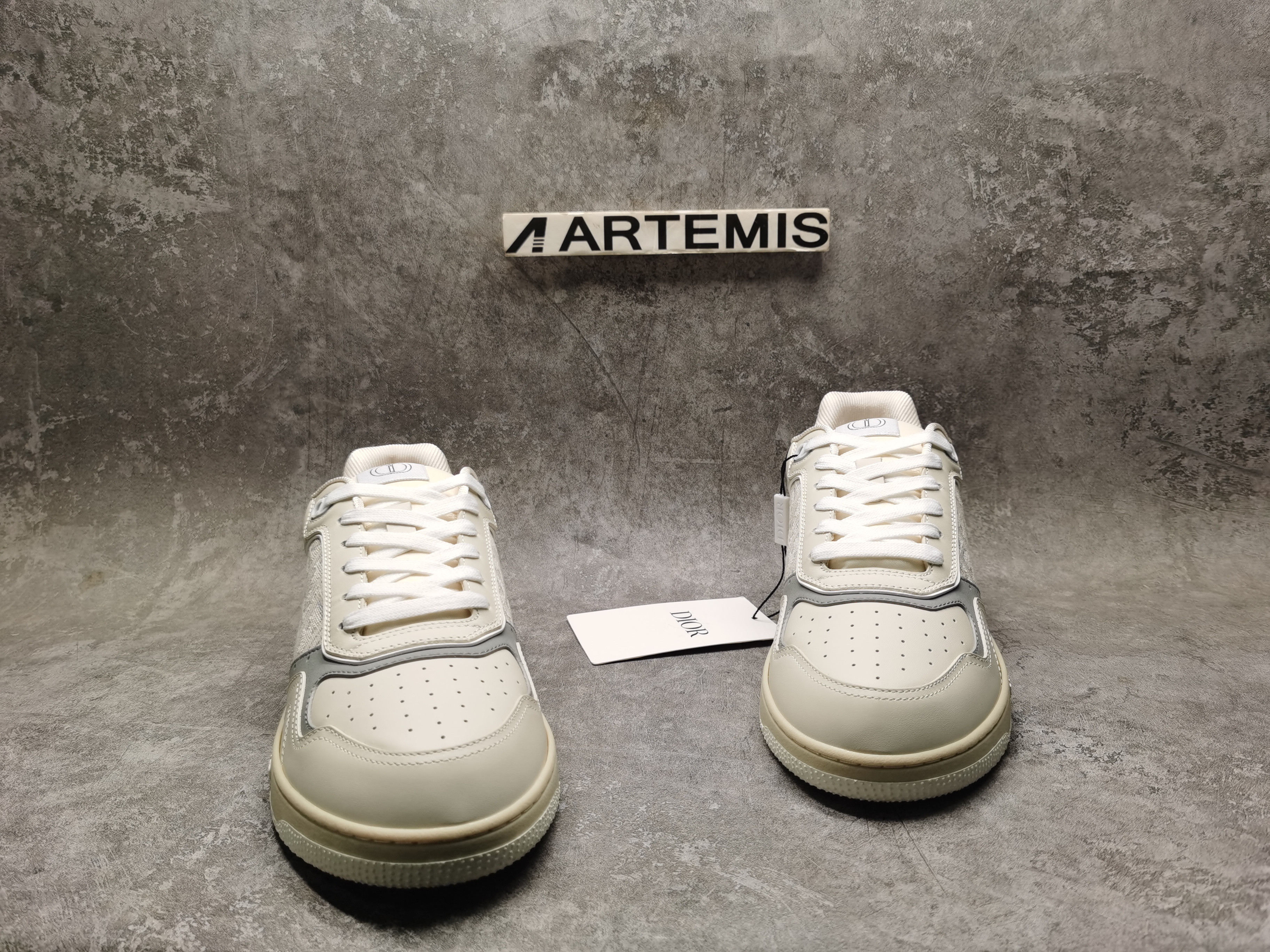 ua D*or sneaker