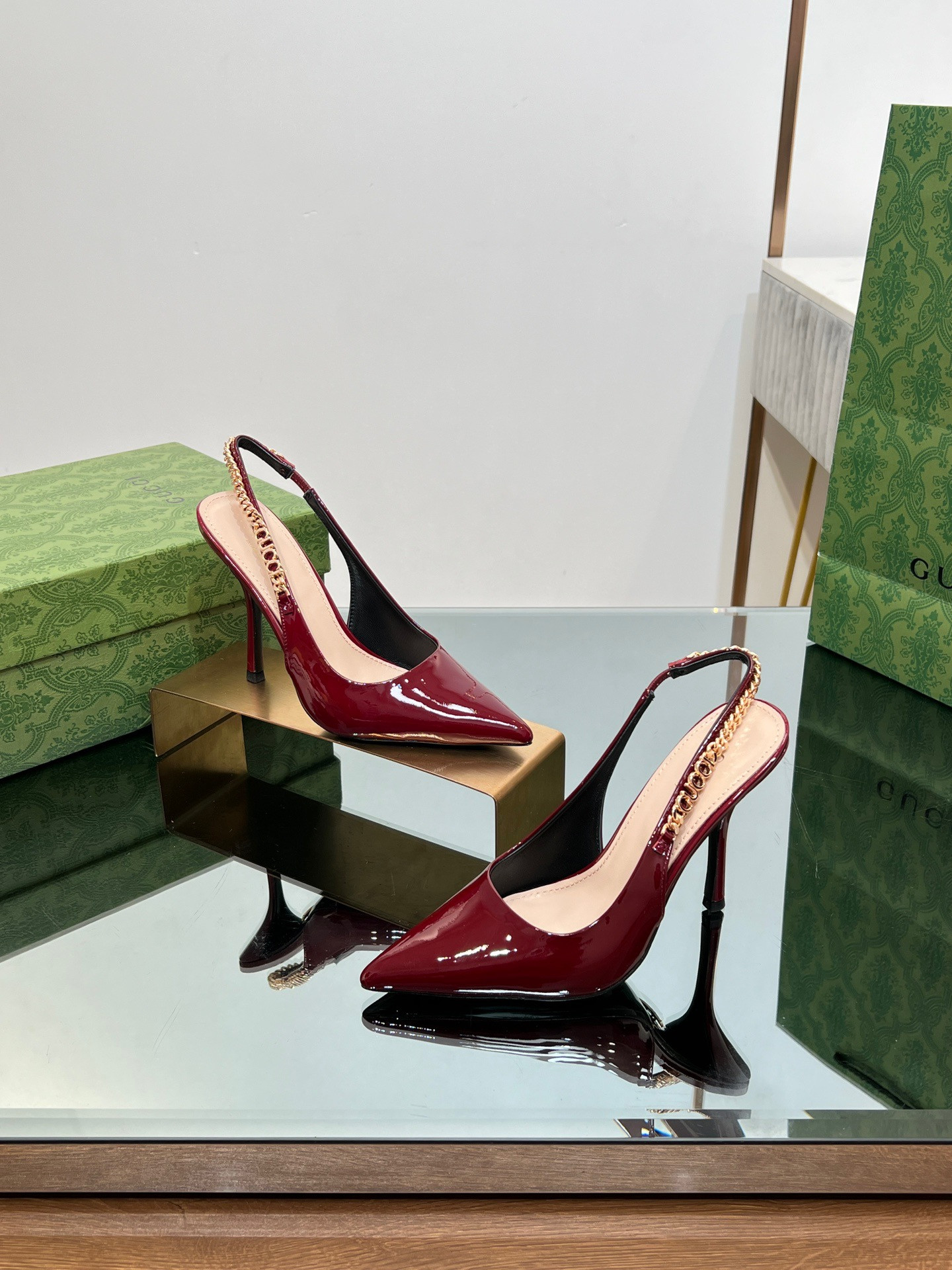G*u*i signoria slingback pump