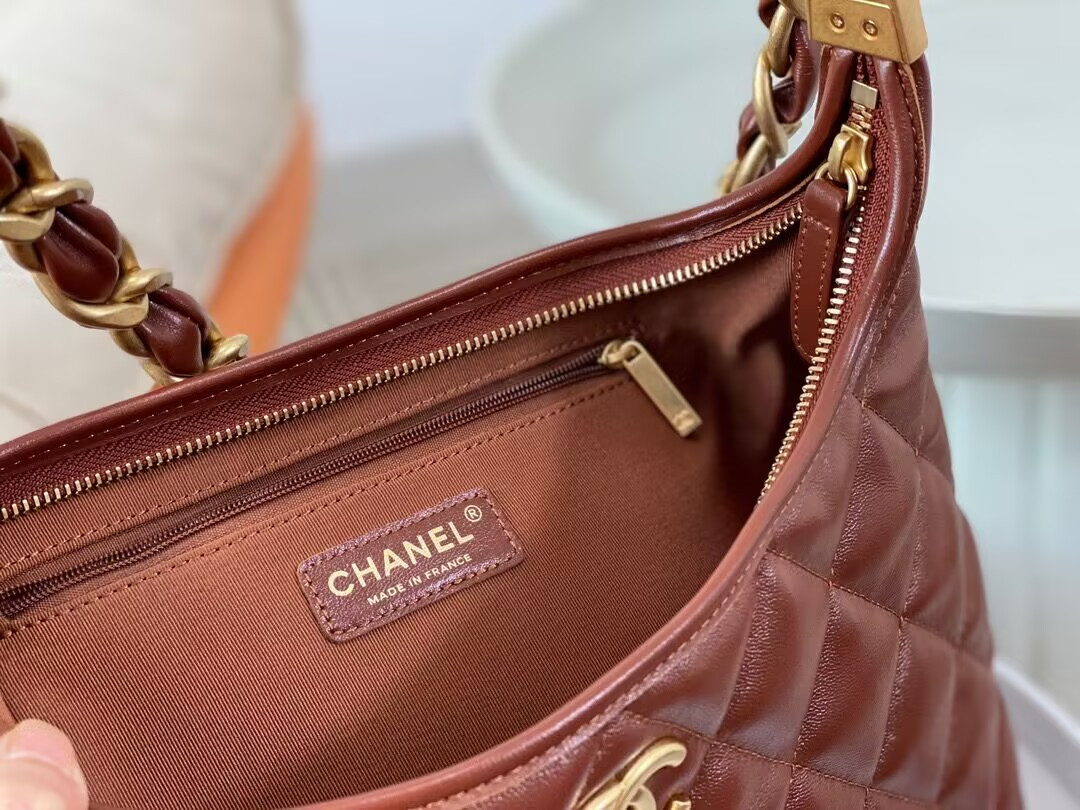 Ch*el hobo bag   30×28×11cm