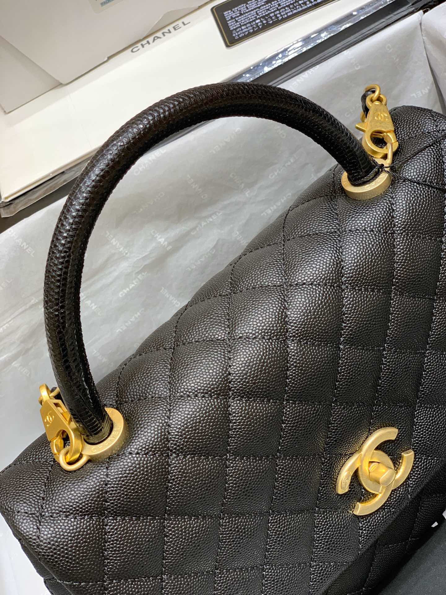 Ch*el coco handle bag medium 28cm