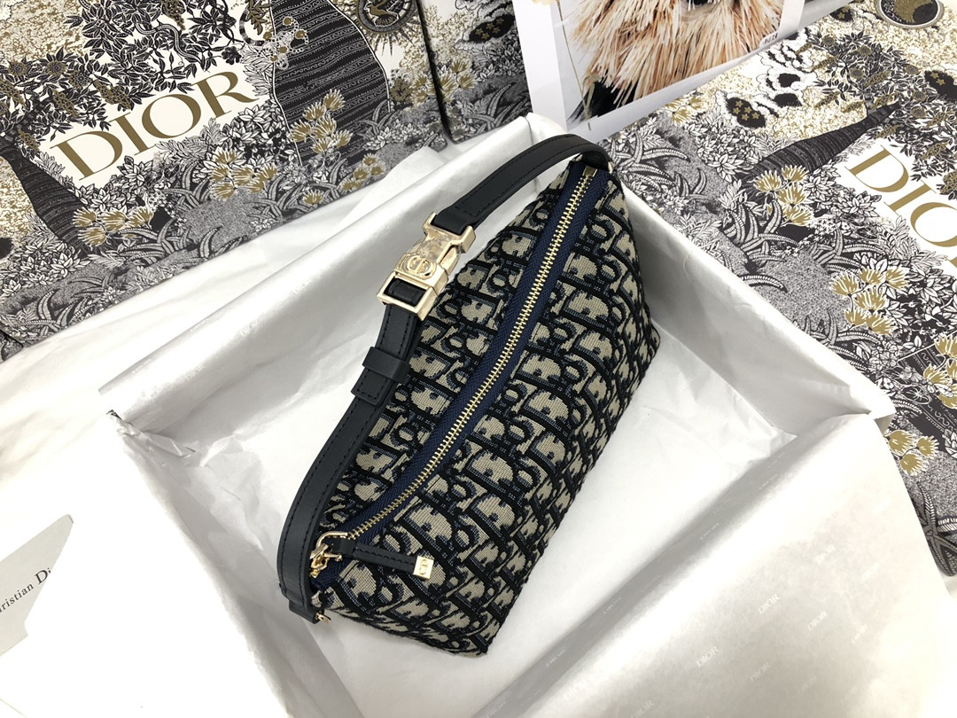 medium D*or travel nomad pouch