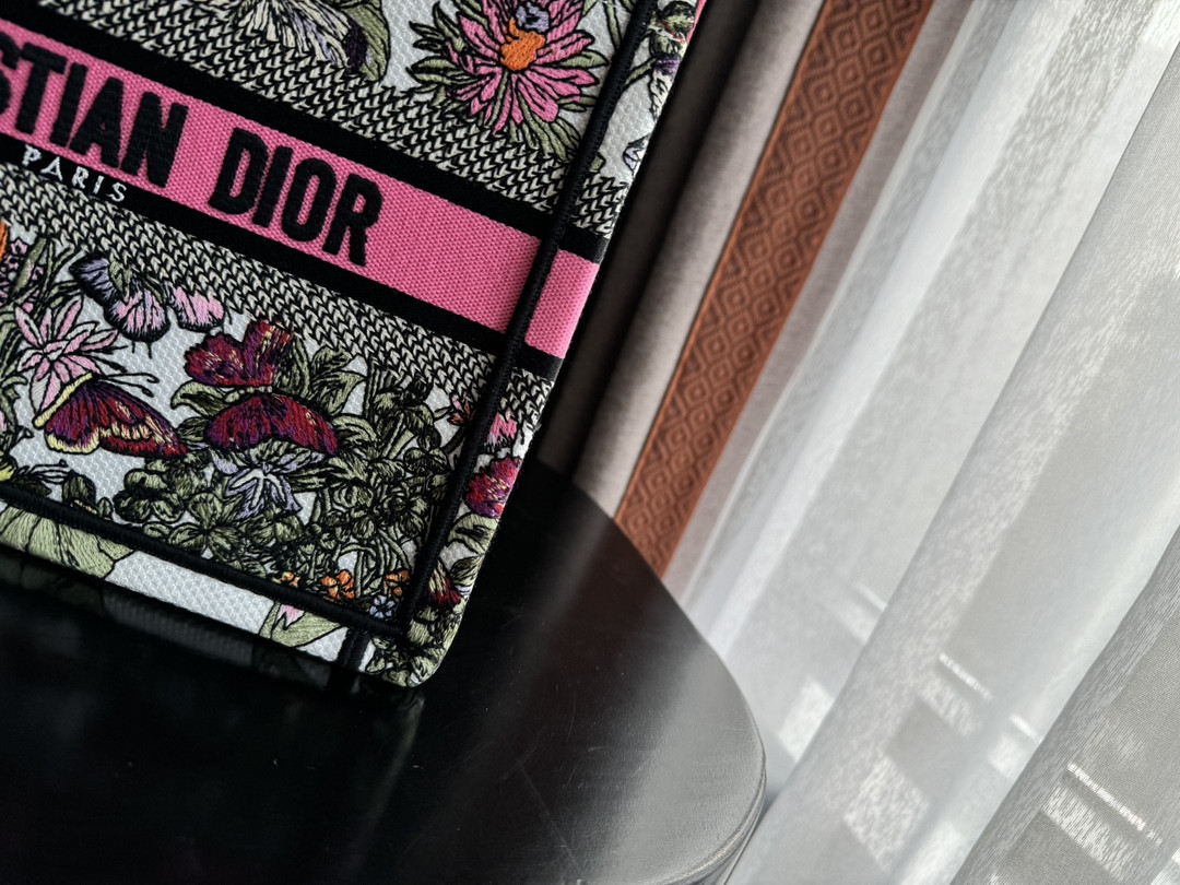 small D*or book tote white multicolor mexico millefiori embroidery 10.5 x 8.5 x 5.5 inches