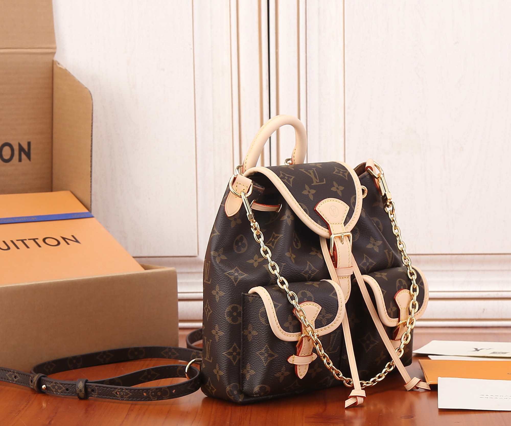 LV Excursion PM M46932 8.3 x 9.1 x 3.9 inches