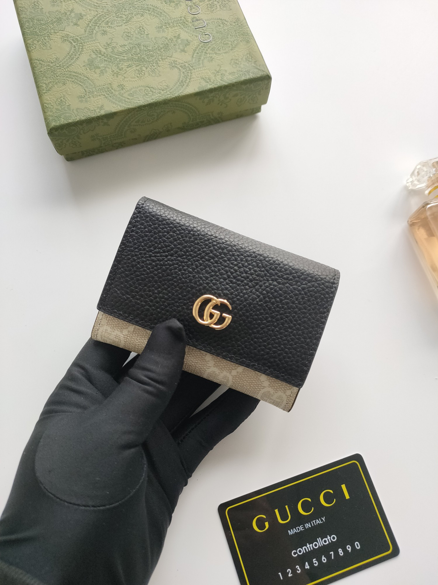 G*u*i gg  card case wallet