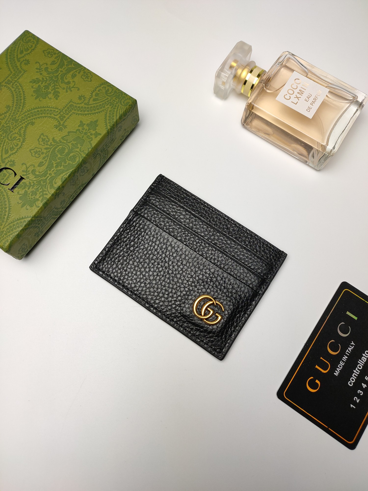 G*u*i gg  card case wallet
