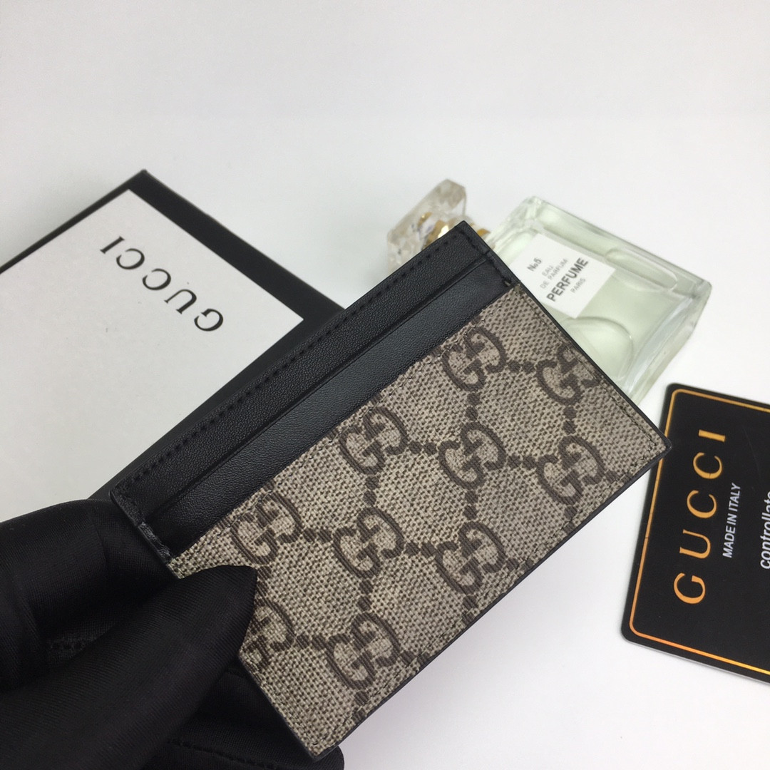 G*u*i gg  card case wallet