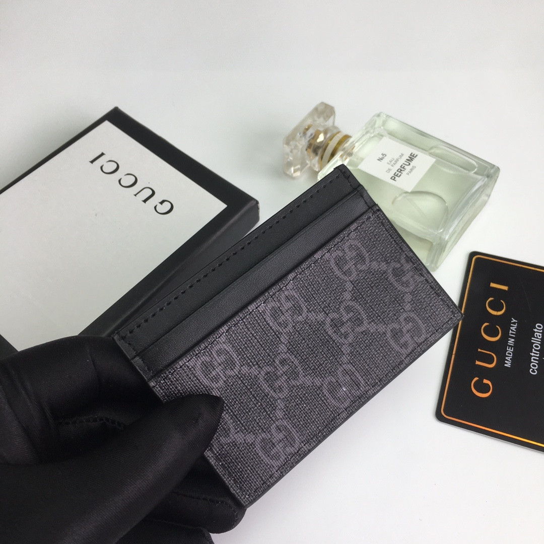 G*u*i gg  card case wallet