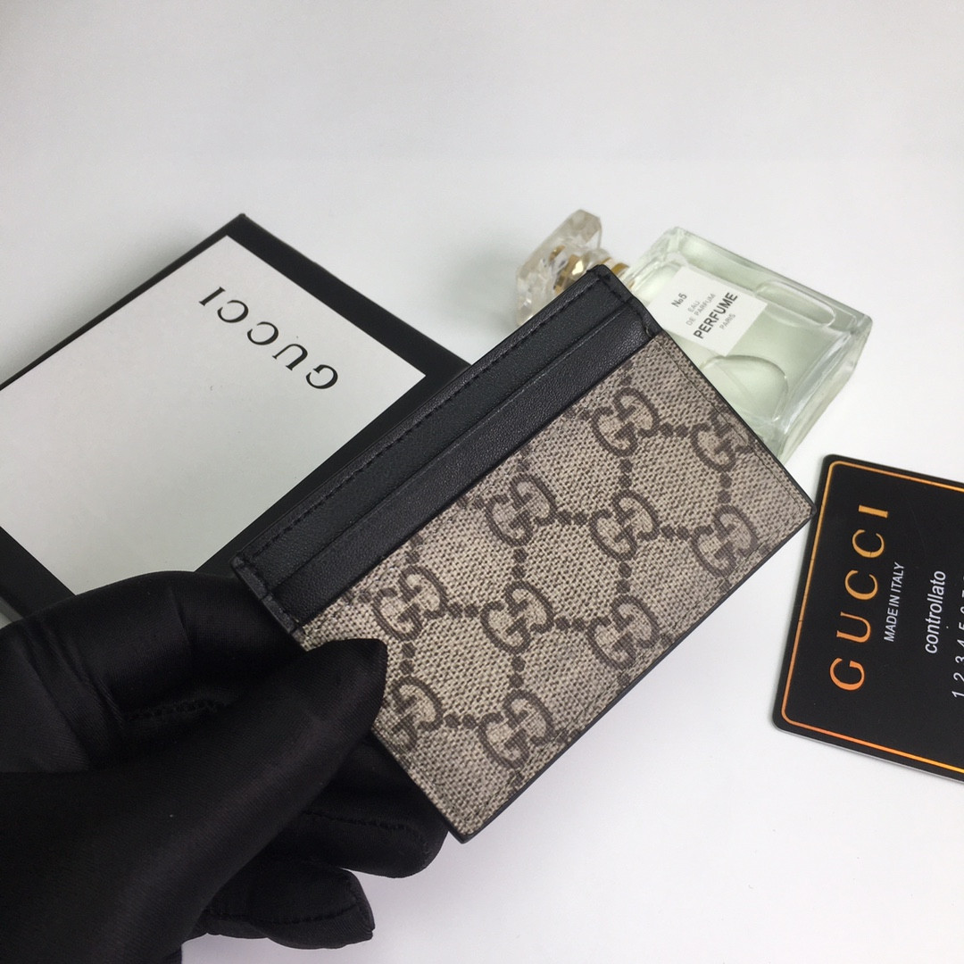 G*u*i gg  card case wallet