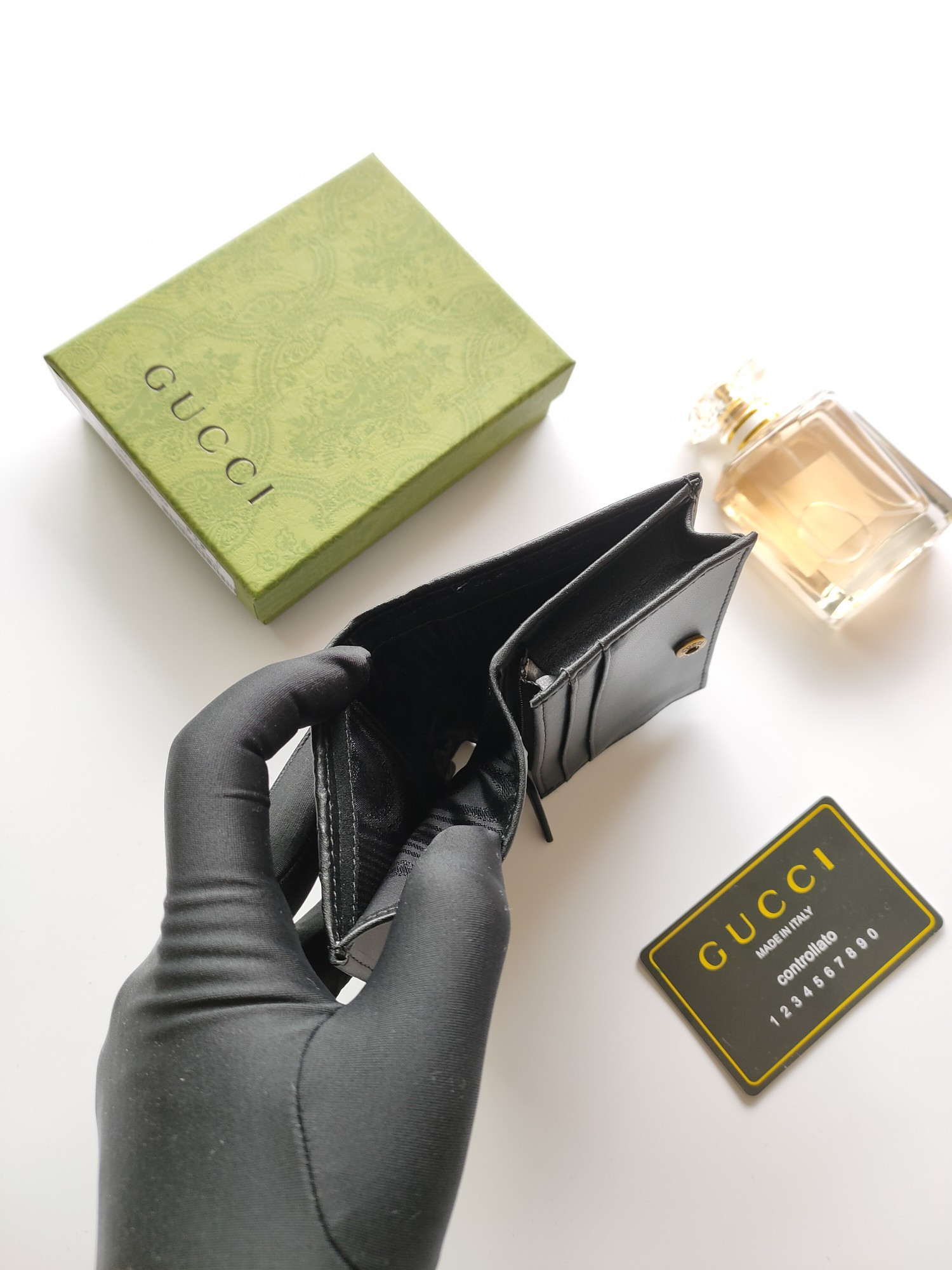 G*u*i gg  card case wallet
