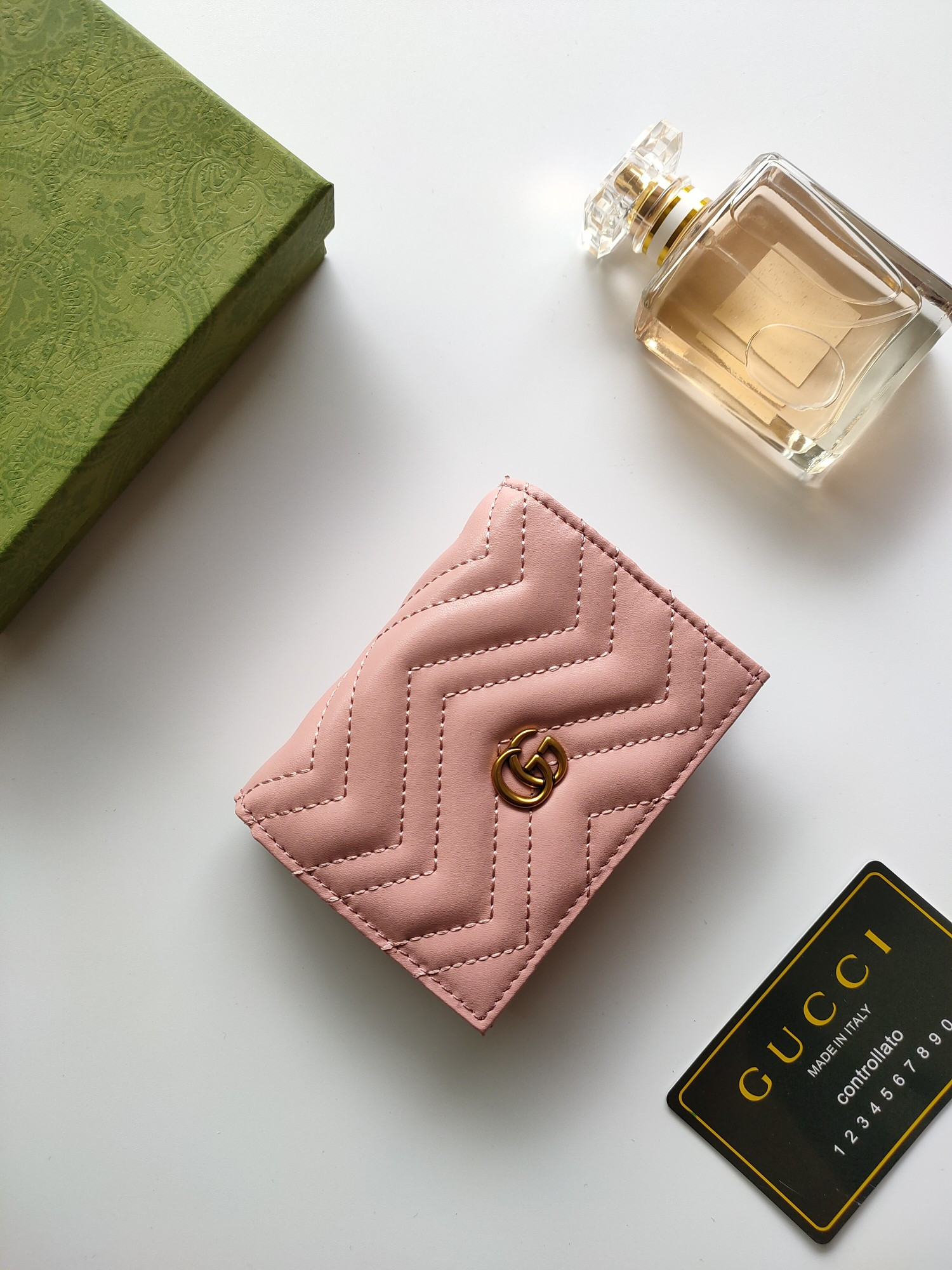 G*u*i gg  card case wallet