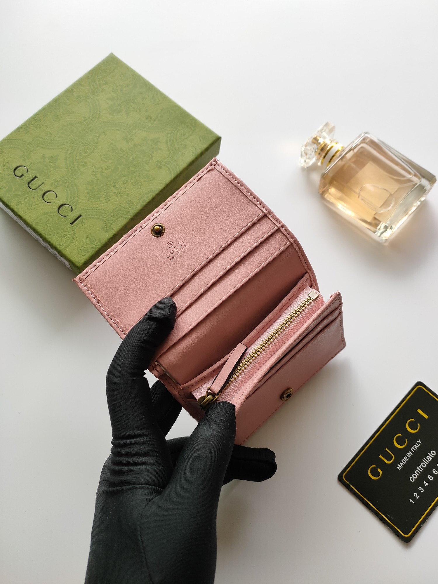 G*u*i gg  card case wallet