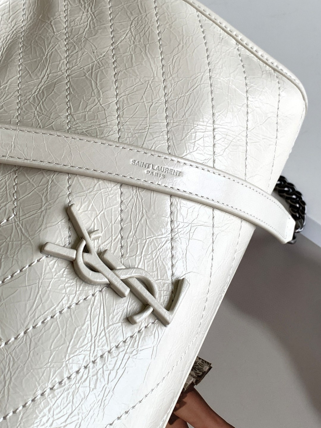 Y*L niki shopping in vintage leather white 12.9 x 10.6 x 4.5 inches