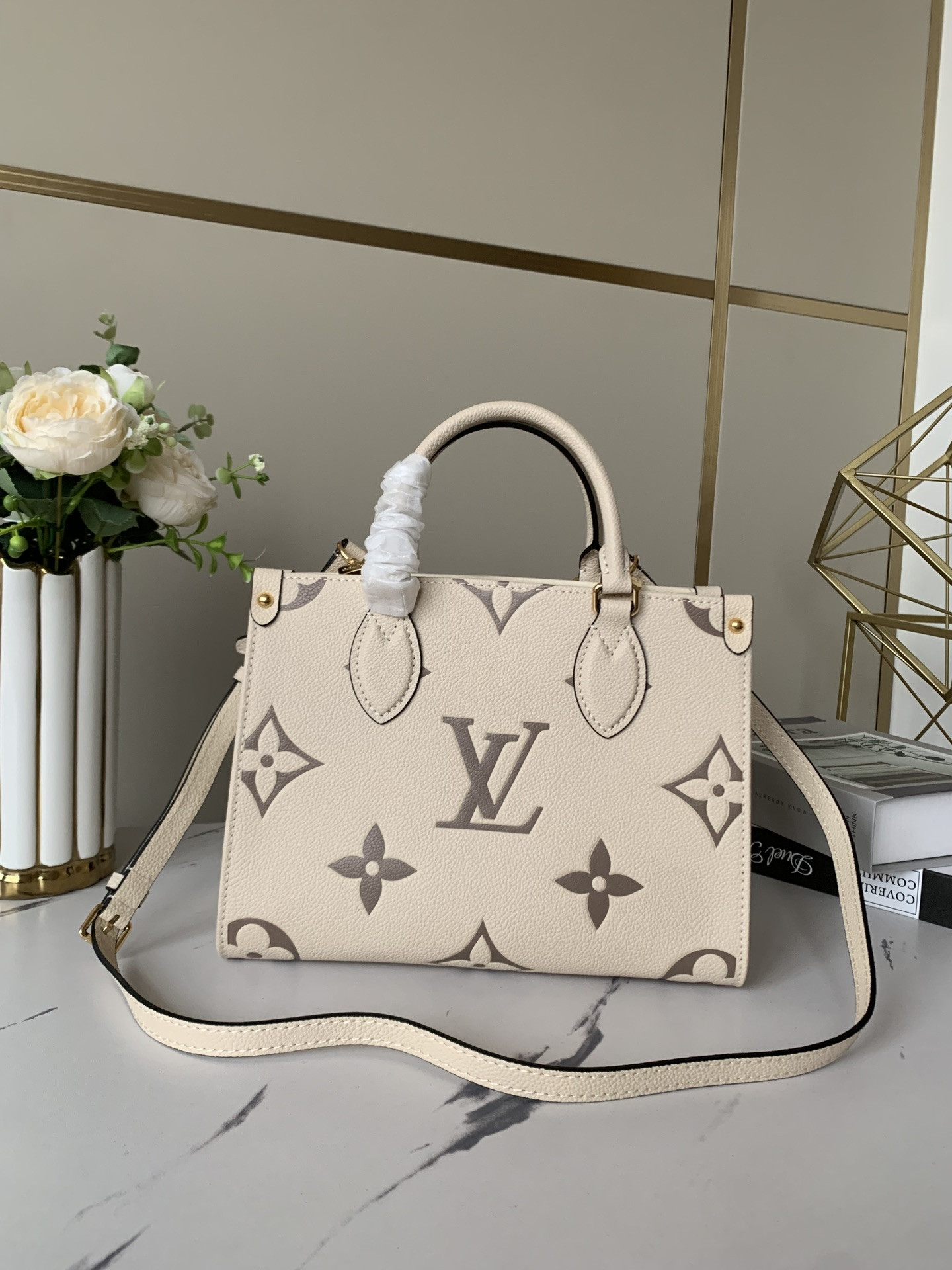 LV M45654 Onthego PM 9.8 x 7.5 x 4.5 inches