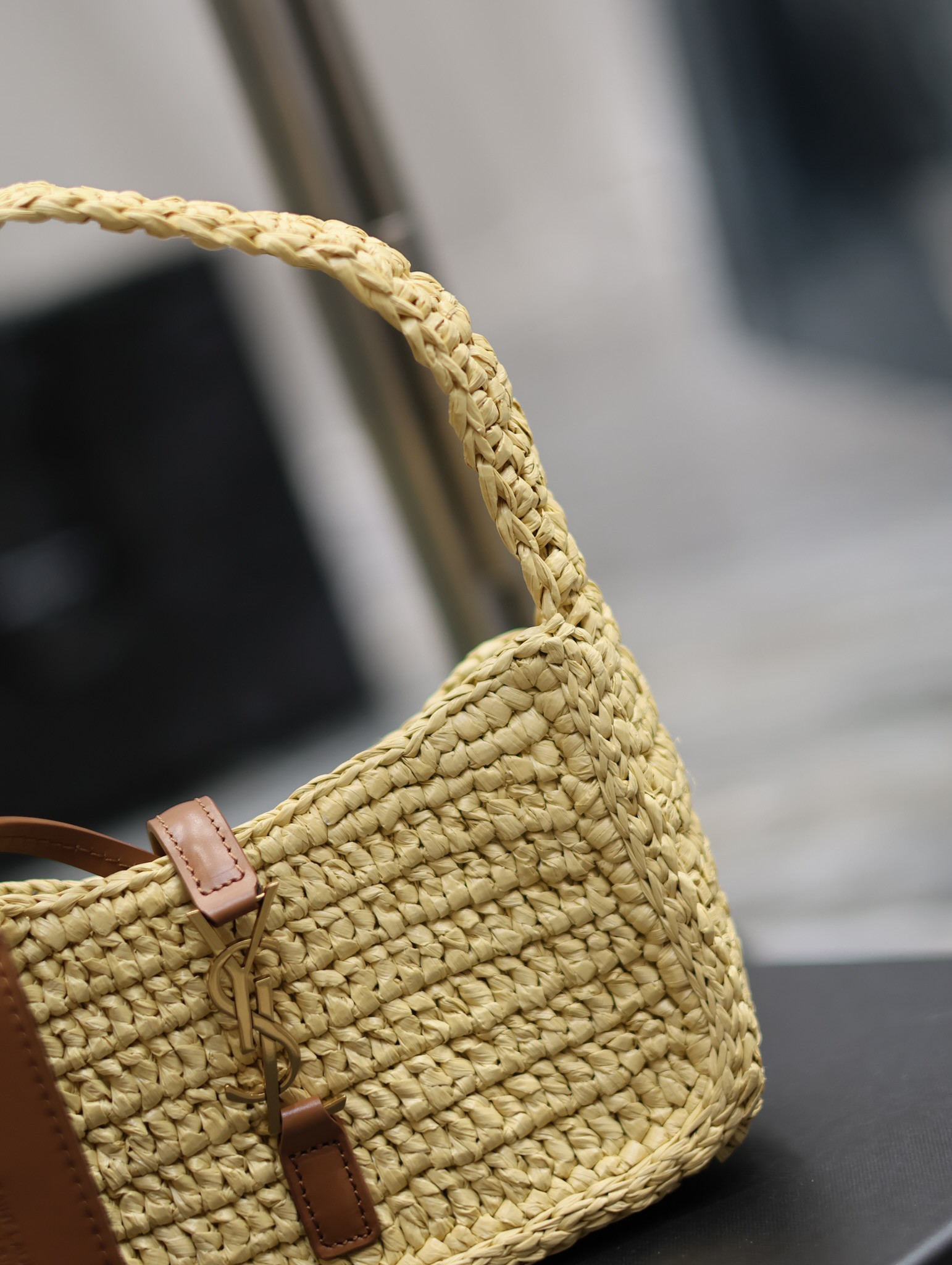 Y*L le 5 À 7 mini in raffia color natural 7.5x4.5x1.8 inches