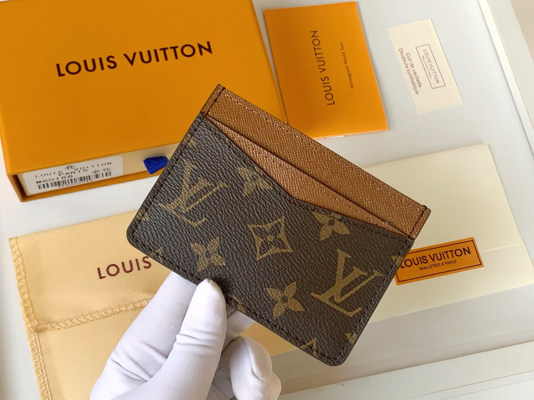 l0*is V*t0n lv card holder 8x11cm