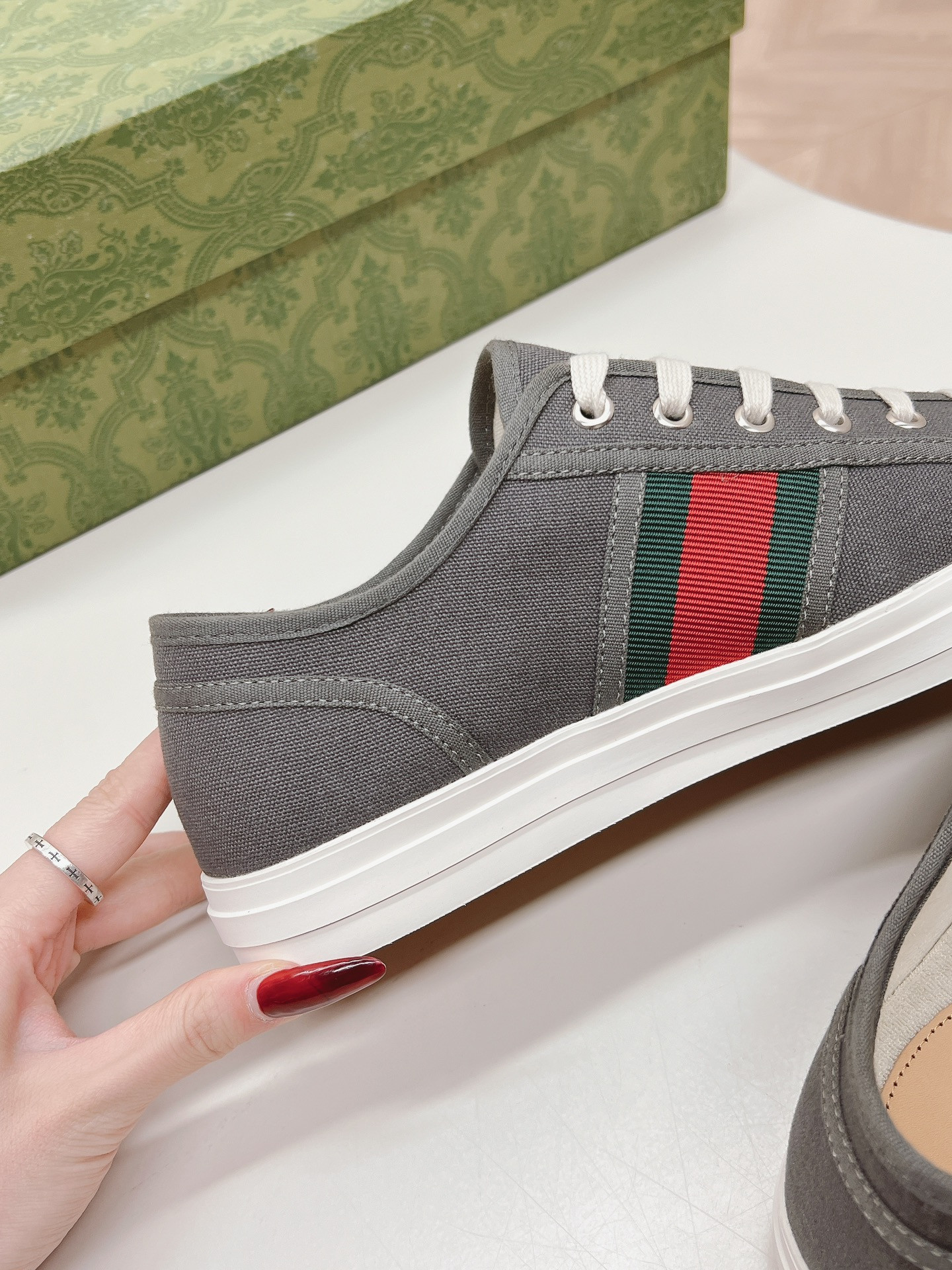 ua G*u*i sneaker with web