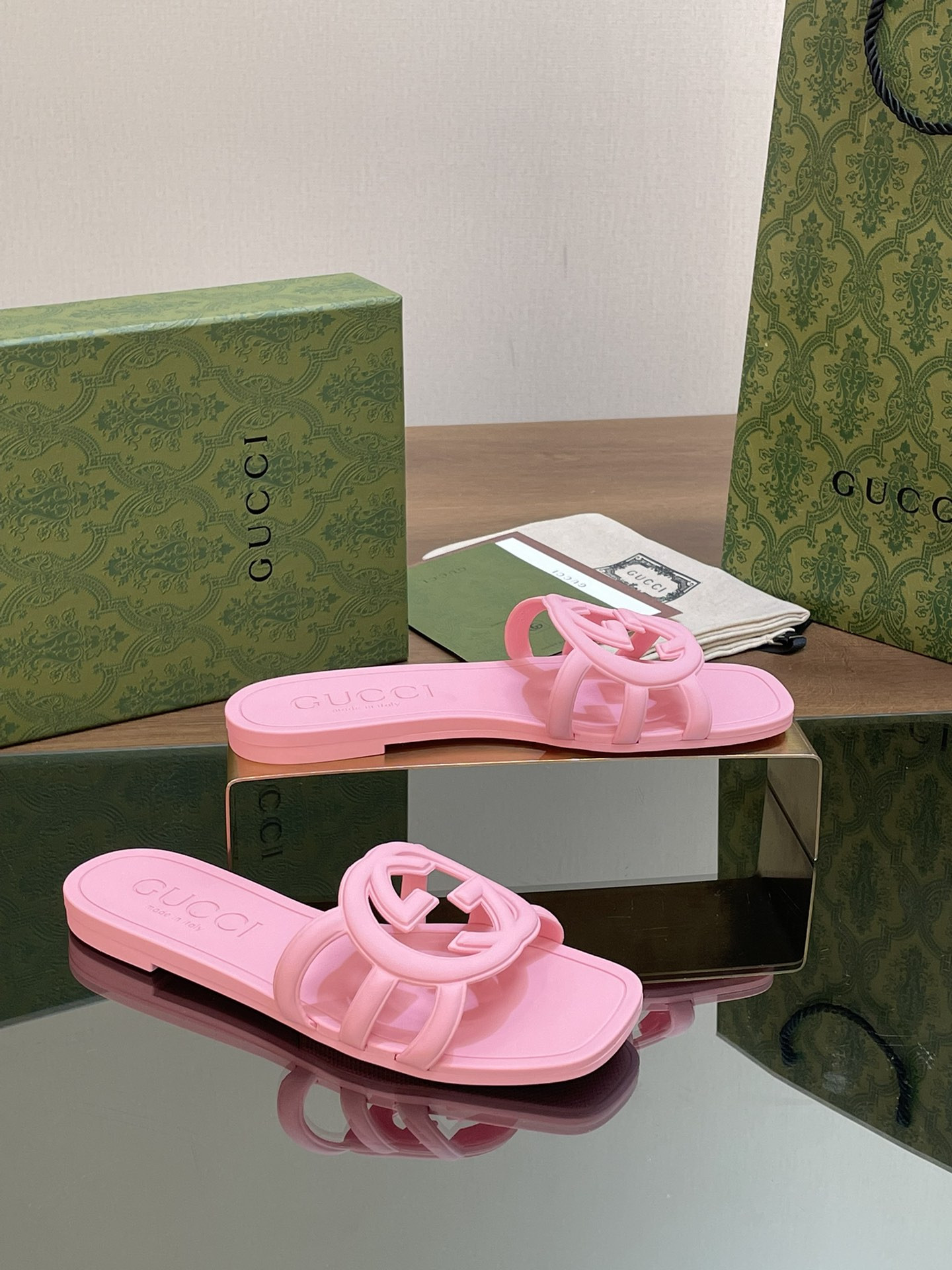 ua G*u*i interlocking g slide sandal pink