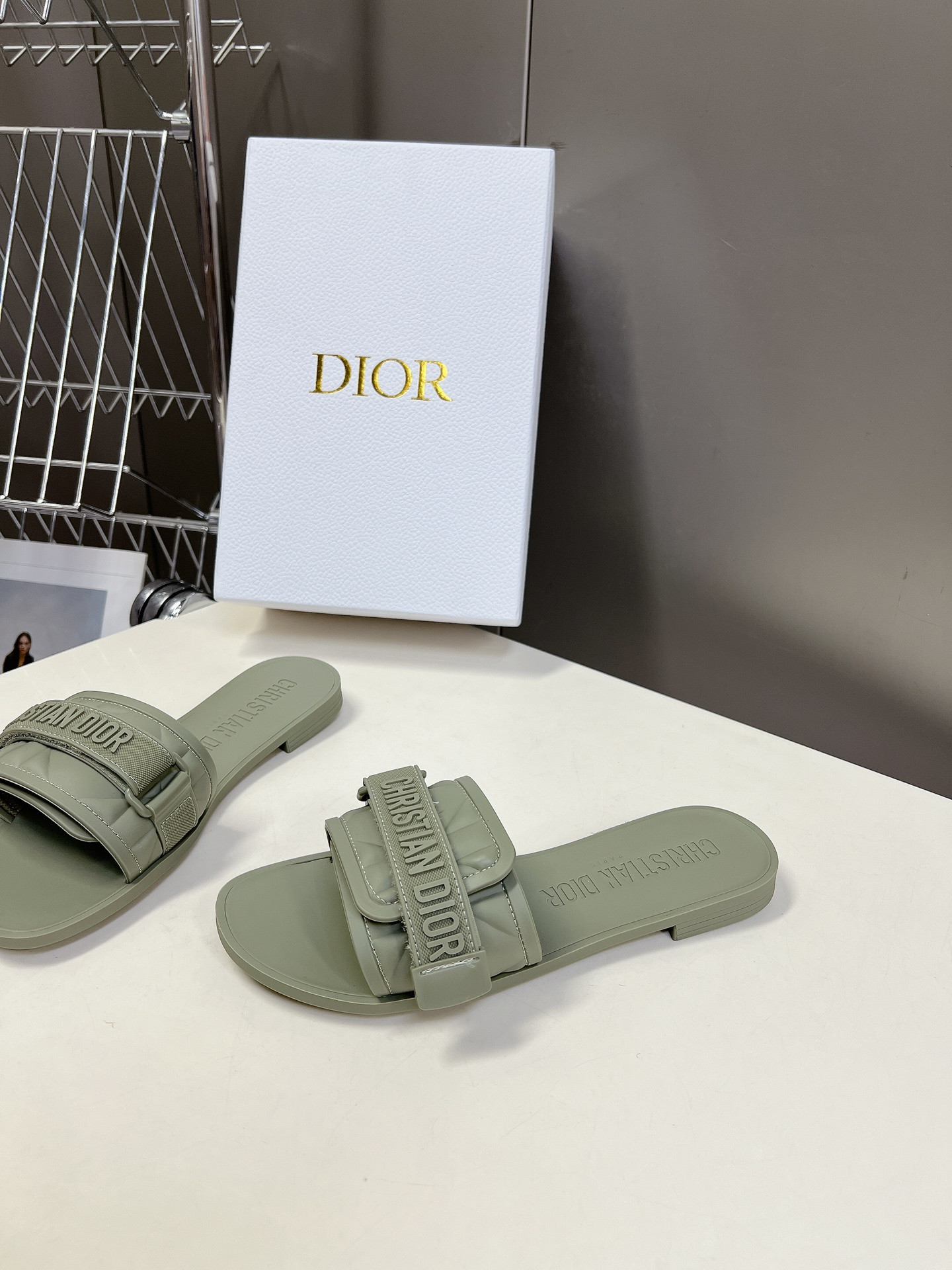 UA Dio(r)evolution Slide