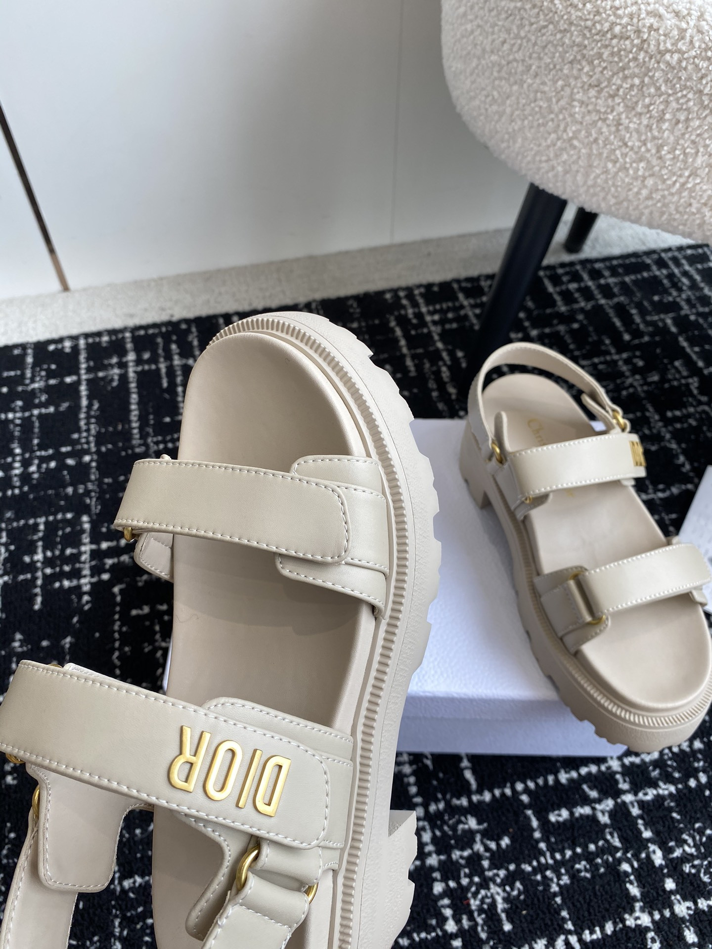 ua D*oract platform sandal