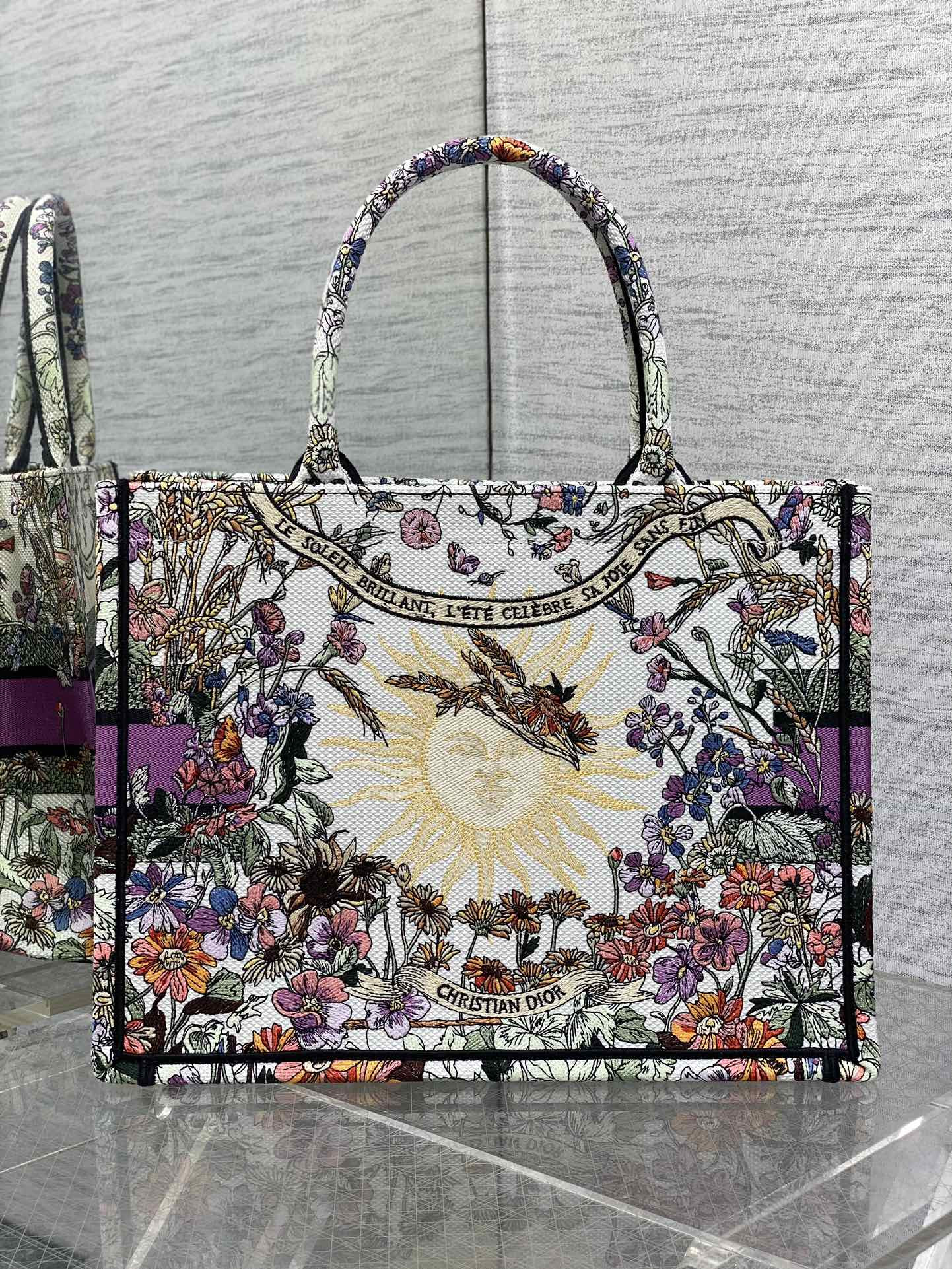 medium D*or book tote ecru multicolor 36 x 27.5 x 16.5 cm