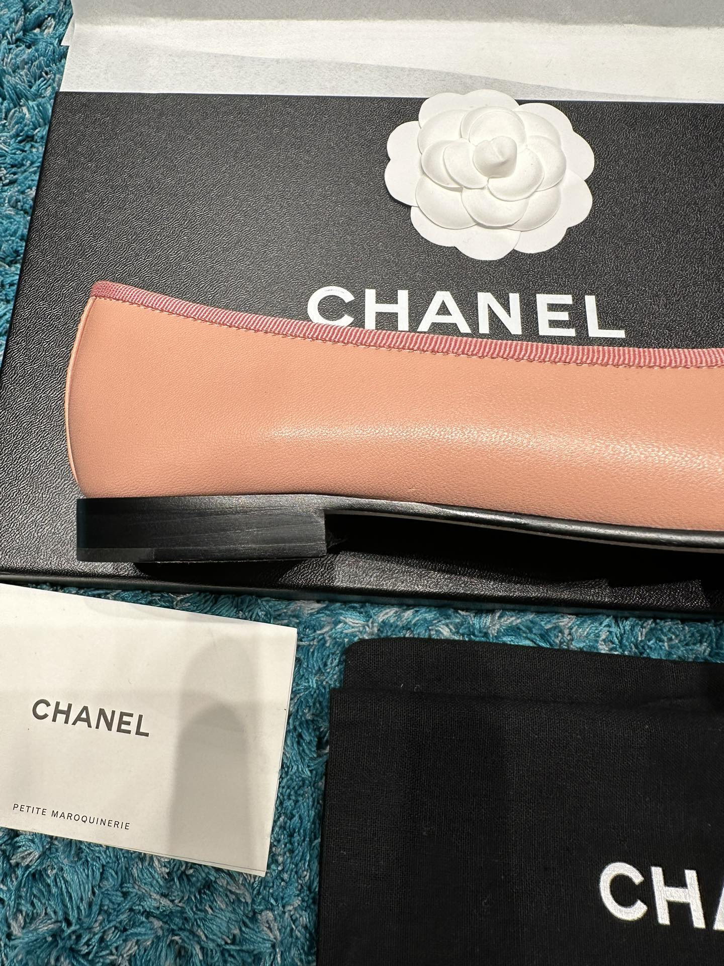 ua Ch*el ballet flats