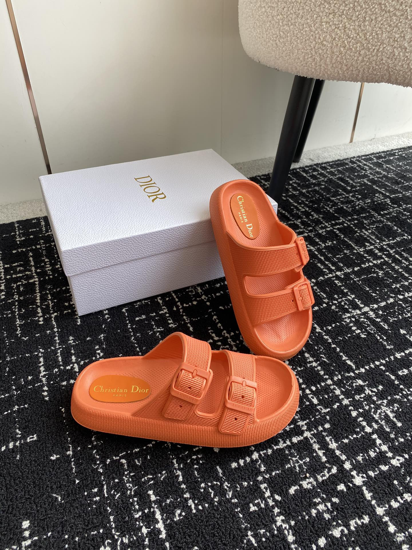 ua D*or slide