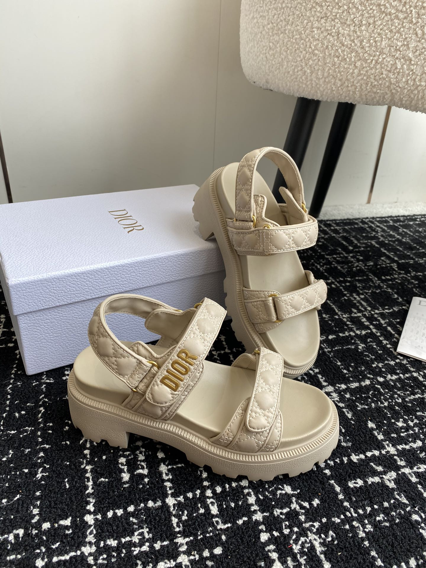 ua D*oract platform sandal