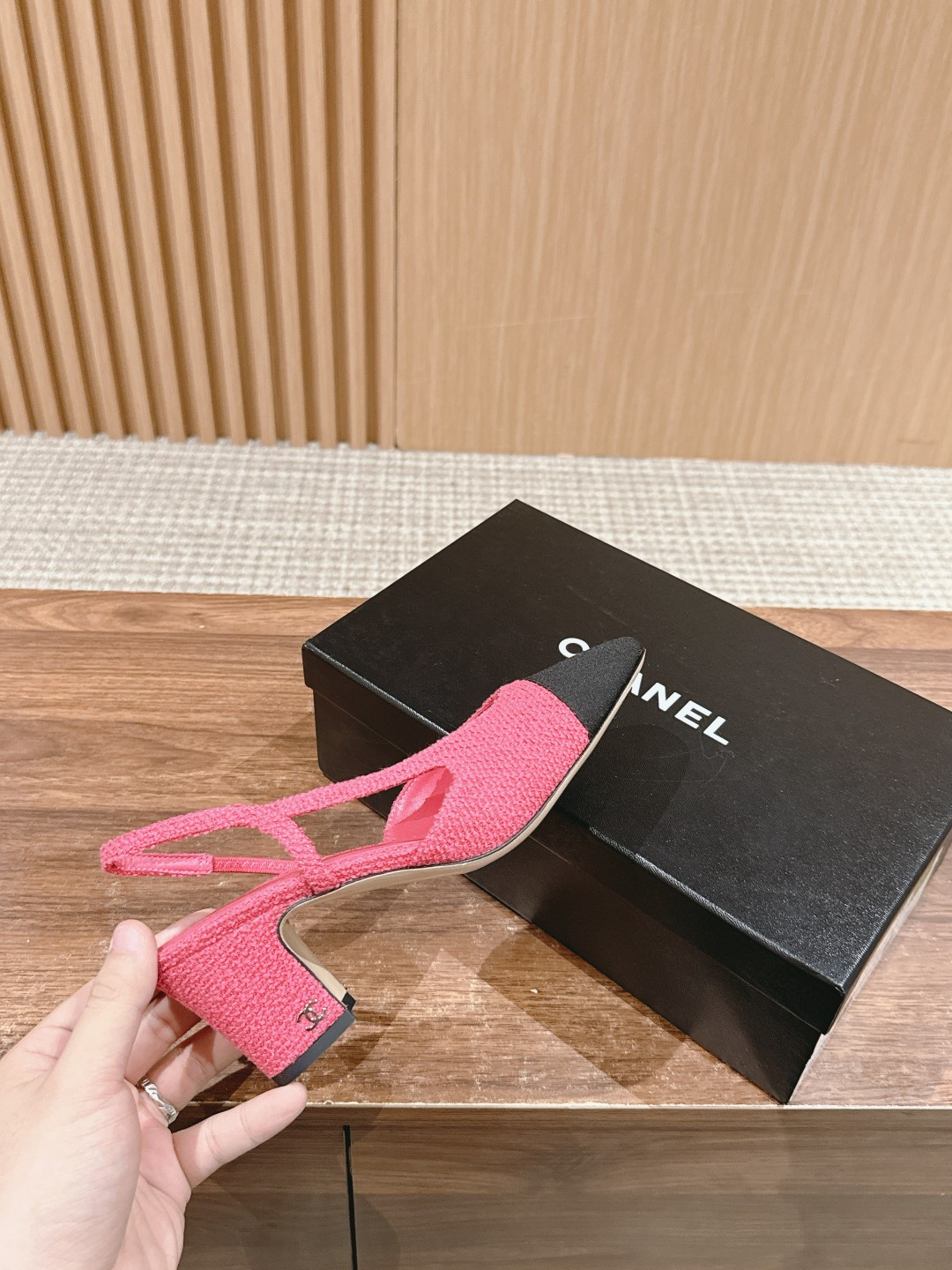 ua Ch*el slingbacks