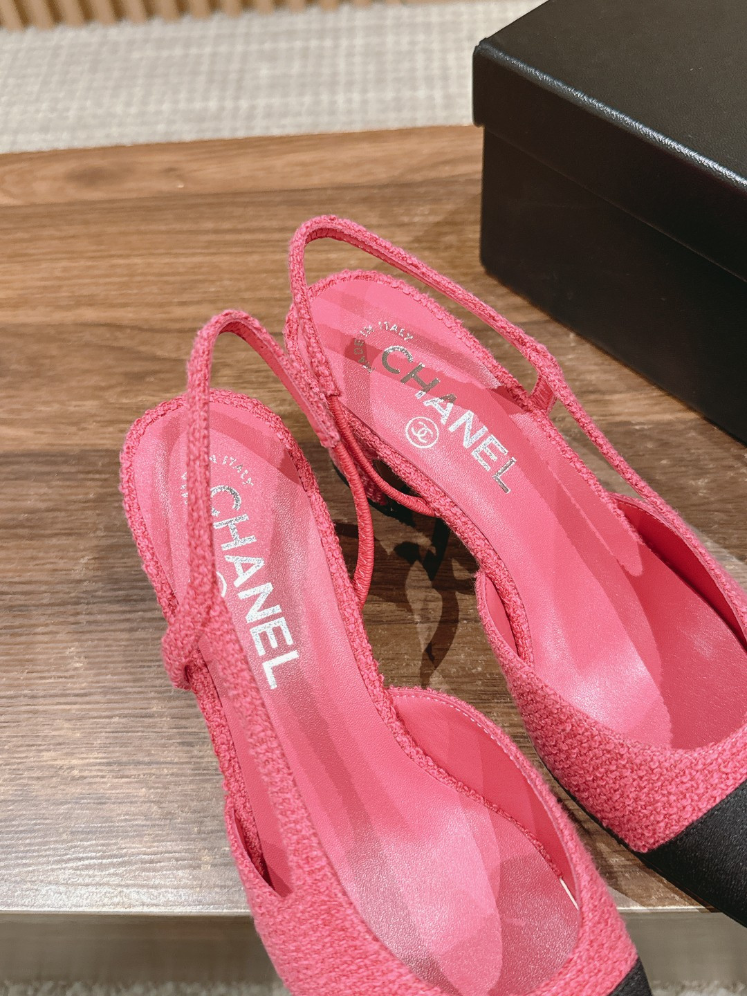 ua Ch*el slingbacks