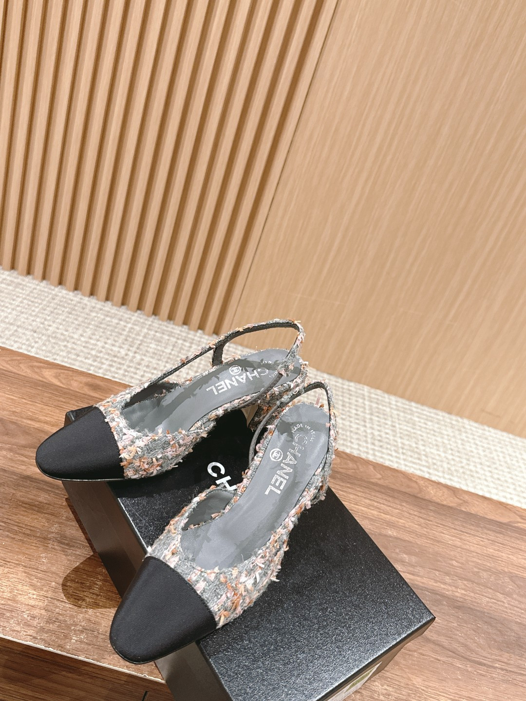 ua Ch*el slingbacks