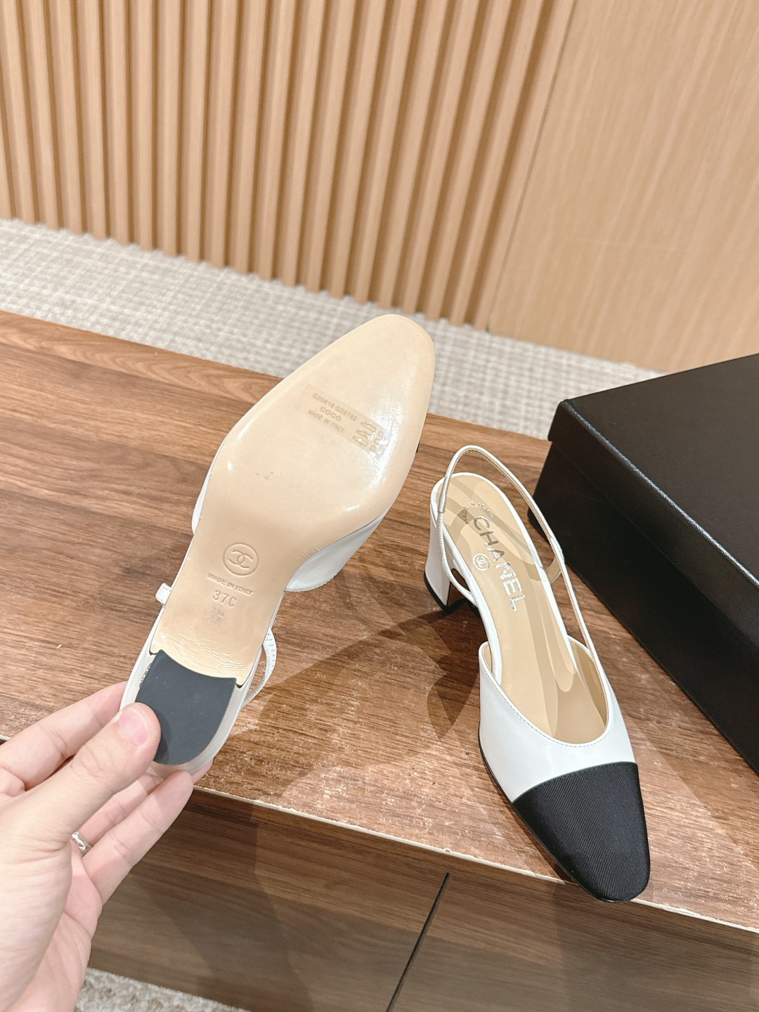 ua Ch*el slingbacks