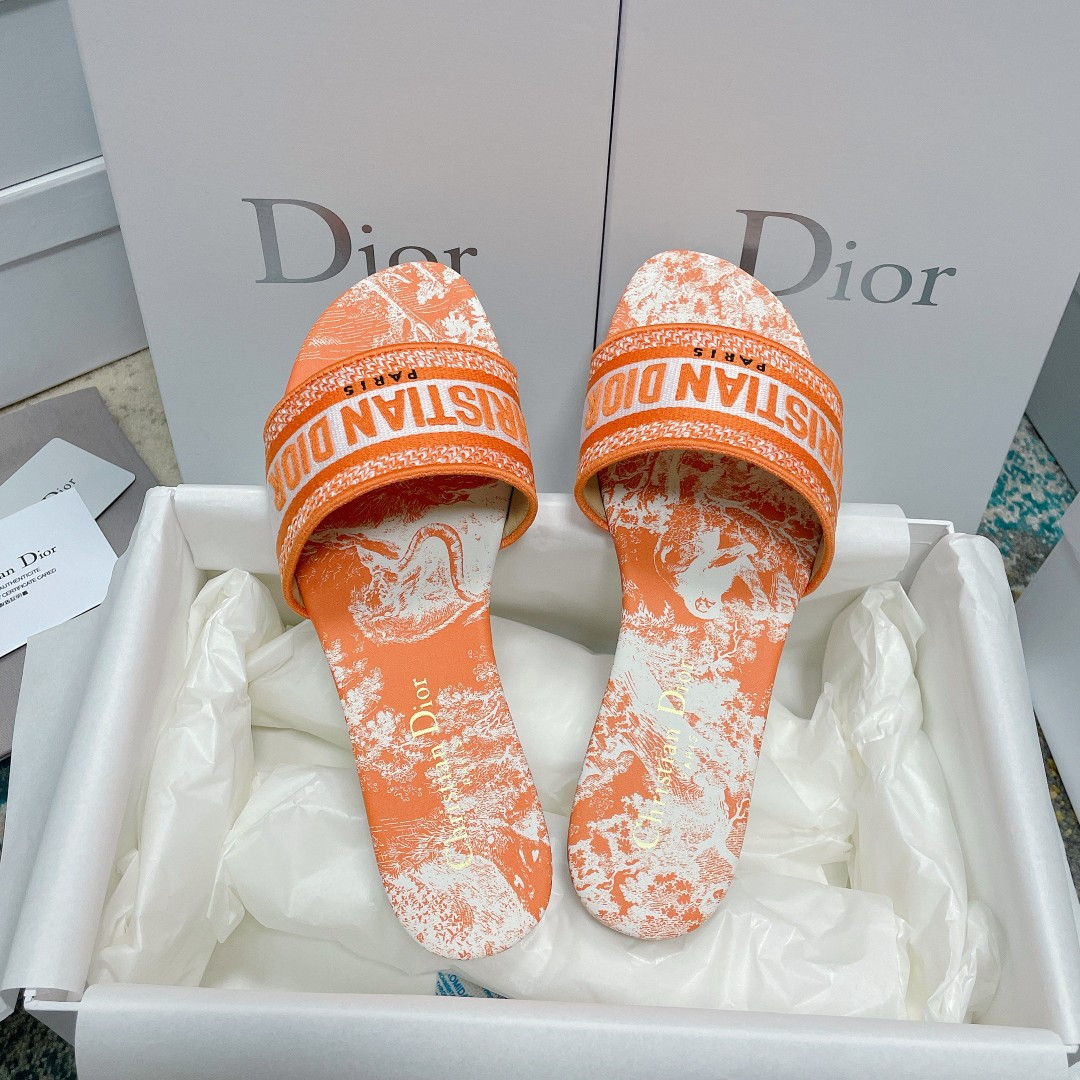 ua D*or dway slide