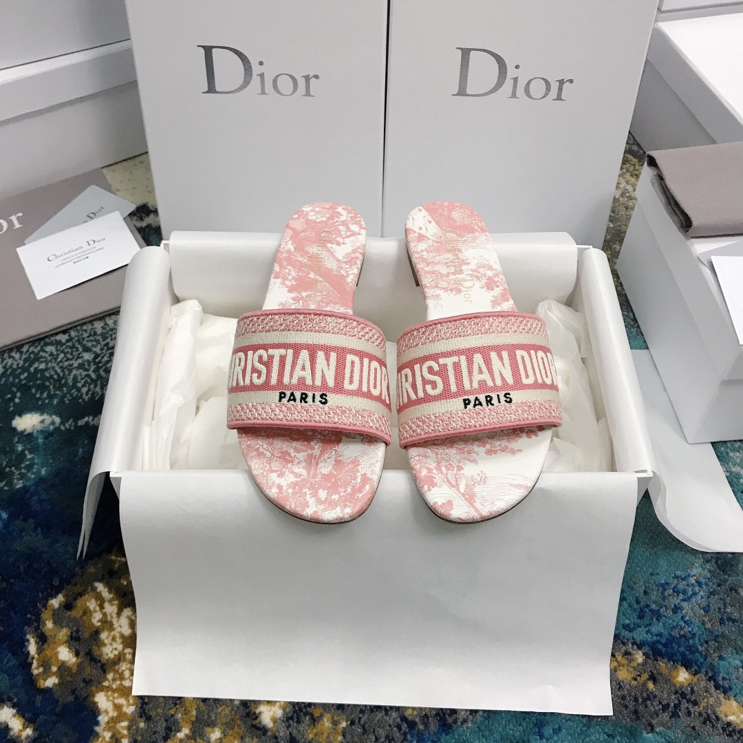 ua D*or dway slide