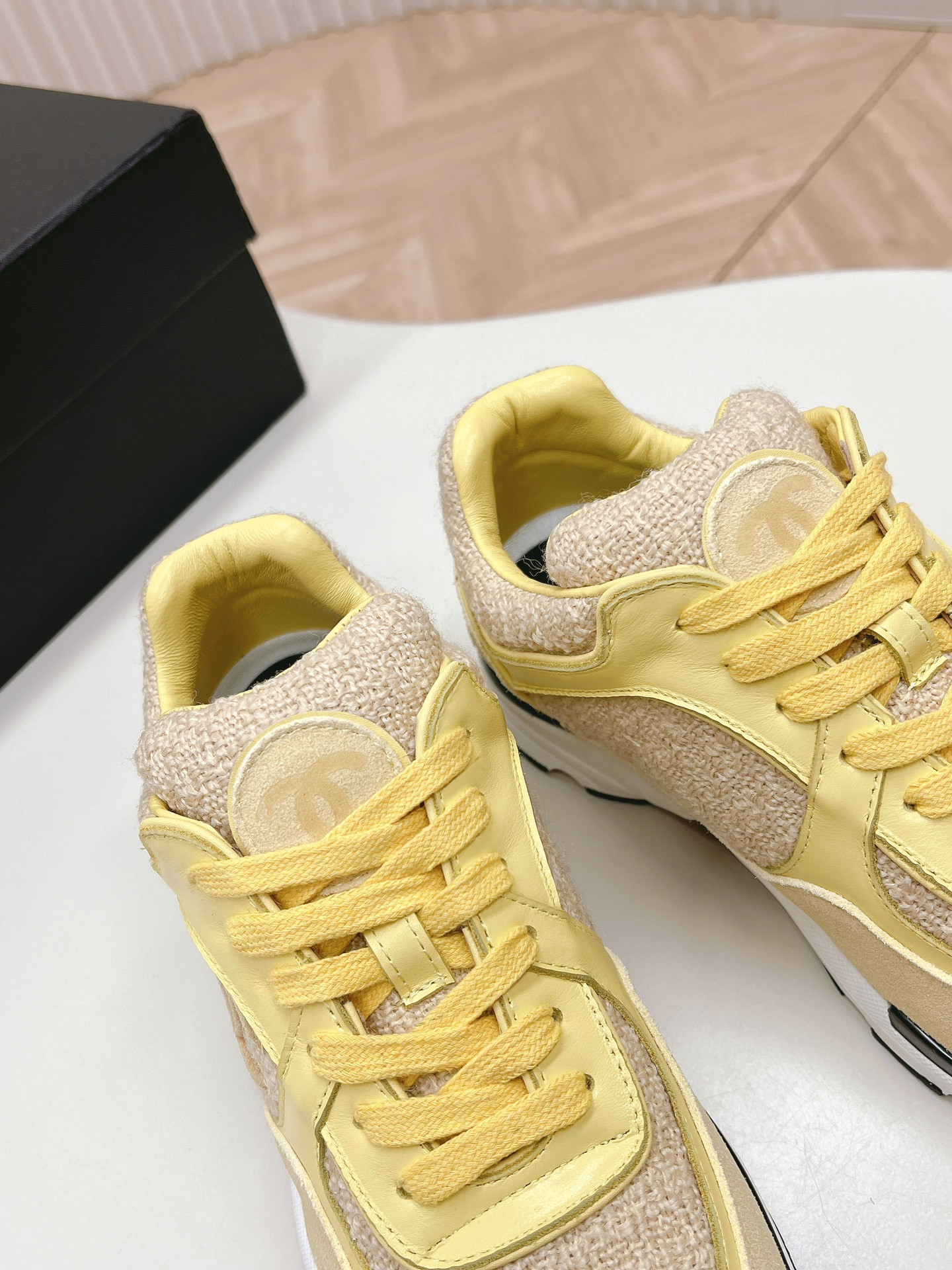 ua Ch*el sneaker