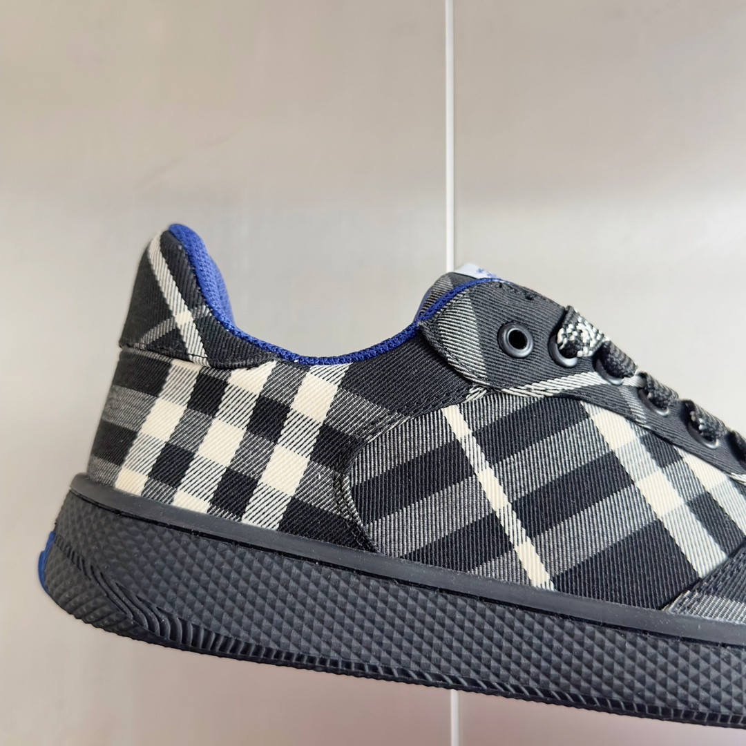 ua B**rry check terrace sneakers