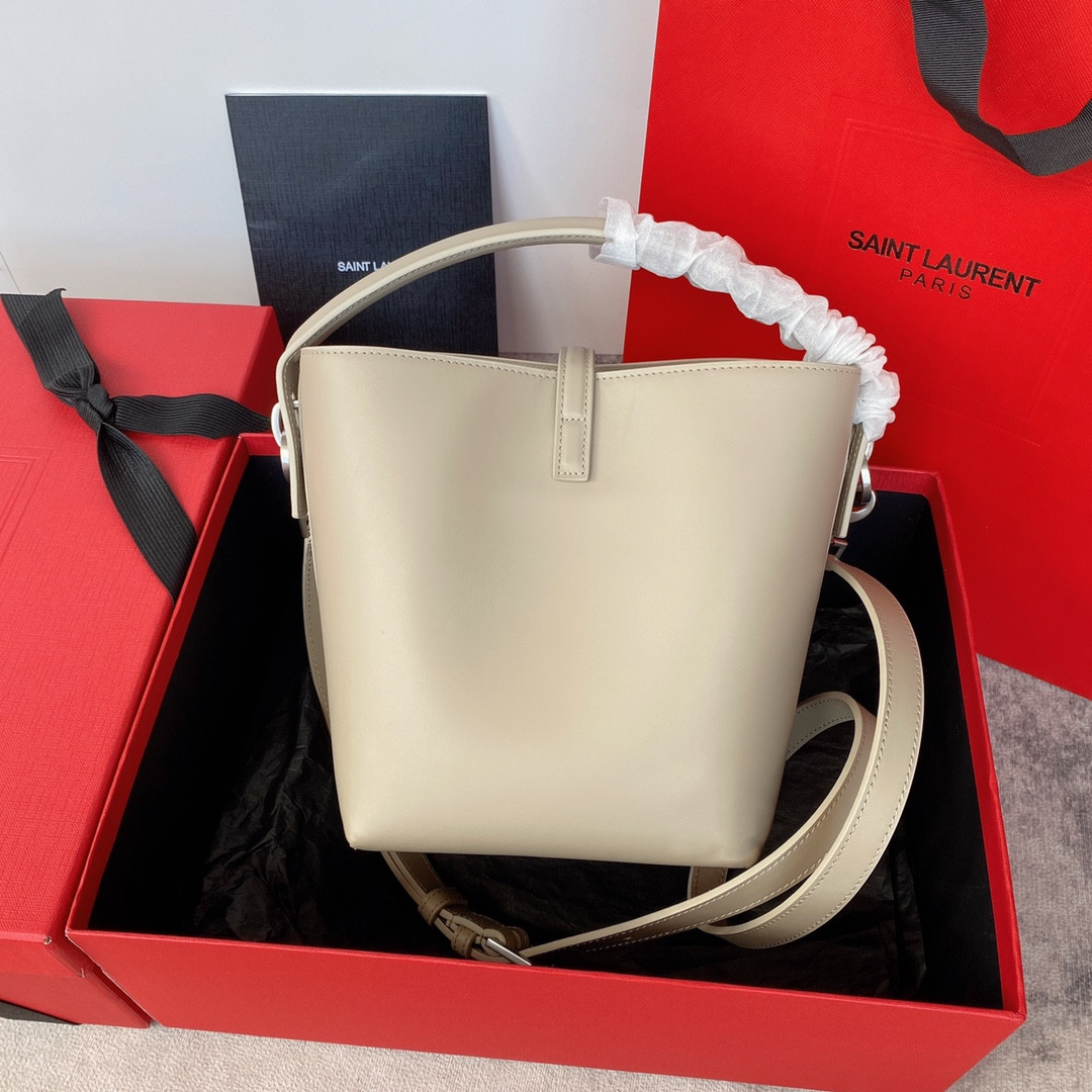 Y*L le 37 small (shiny leather) 17 x 20 x 13 cm