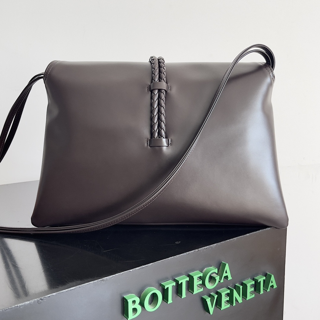 bo*te*ga Ve*ne*ta liberta 23 x 35 x 6cm