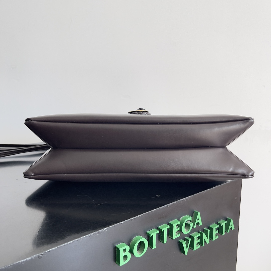 bo*te*ga Ve*ne*ta liberta 23 x 35 x 6cm