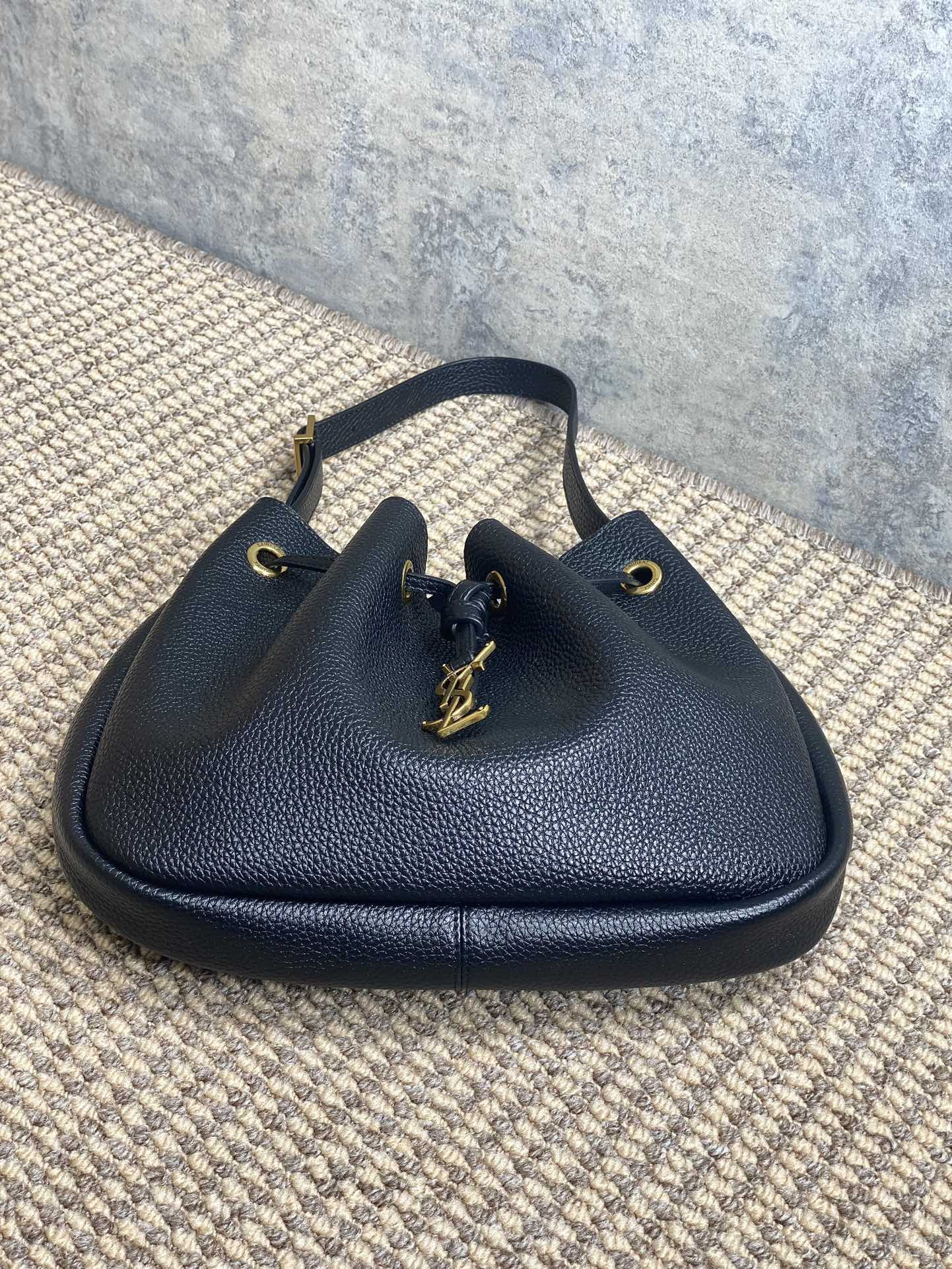 Y*L paris vii small hobo in grained leather 30x25x3cm