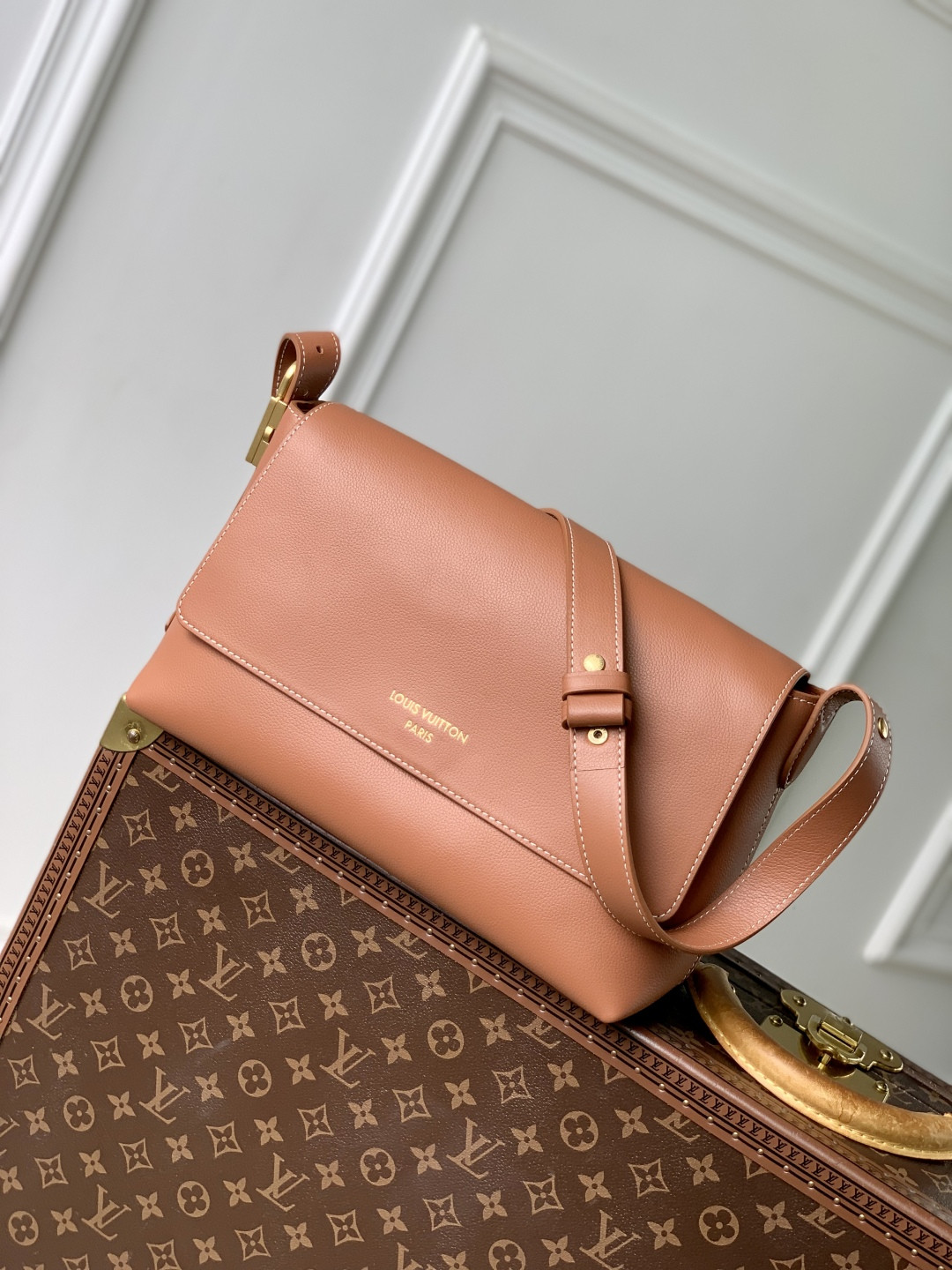 LV Messenger Bag M13151 30x18x12cm